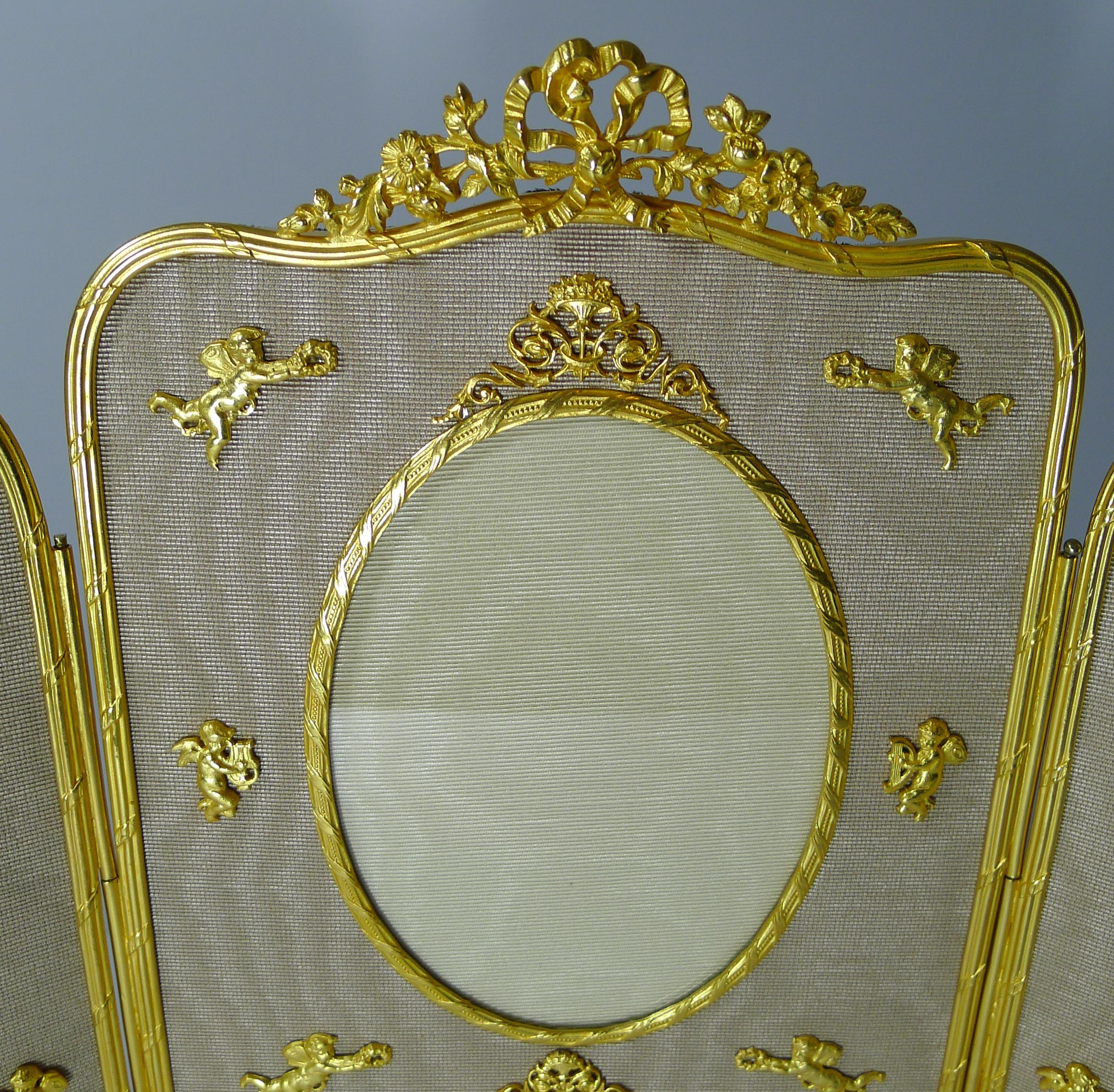 Early 20th Century Grandest French Gilded Bronze Photograph / Picture Frame, circa 1900, Cherubs