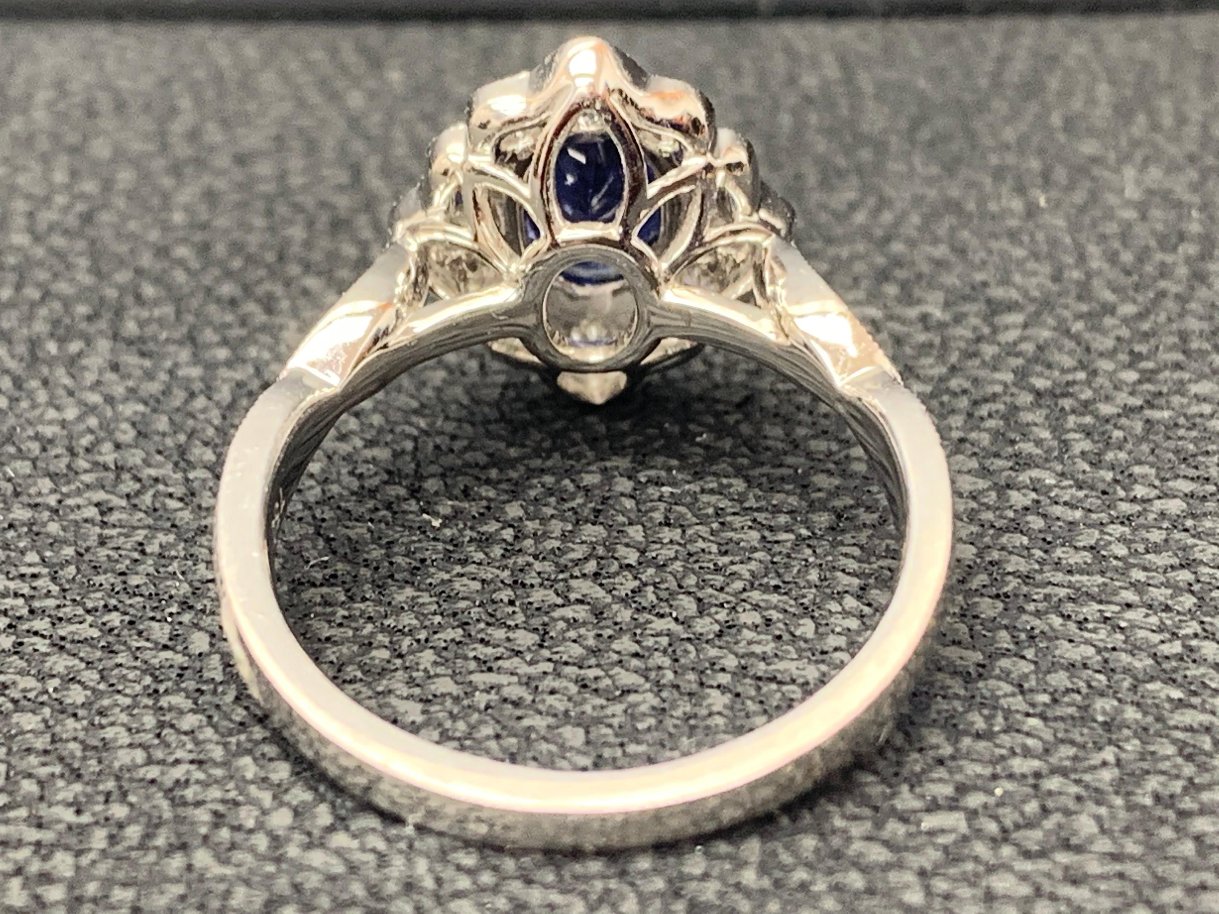 Anello in oro bianco 18 carati con zaffiro e diamante di forma ovale da 0,72 carati in vendita 3