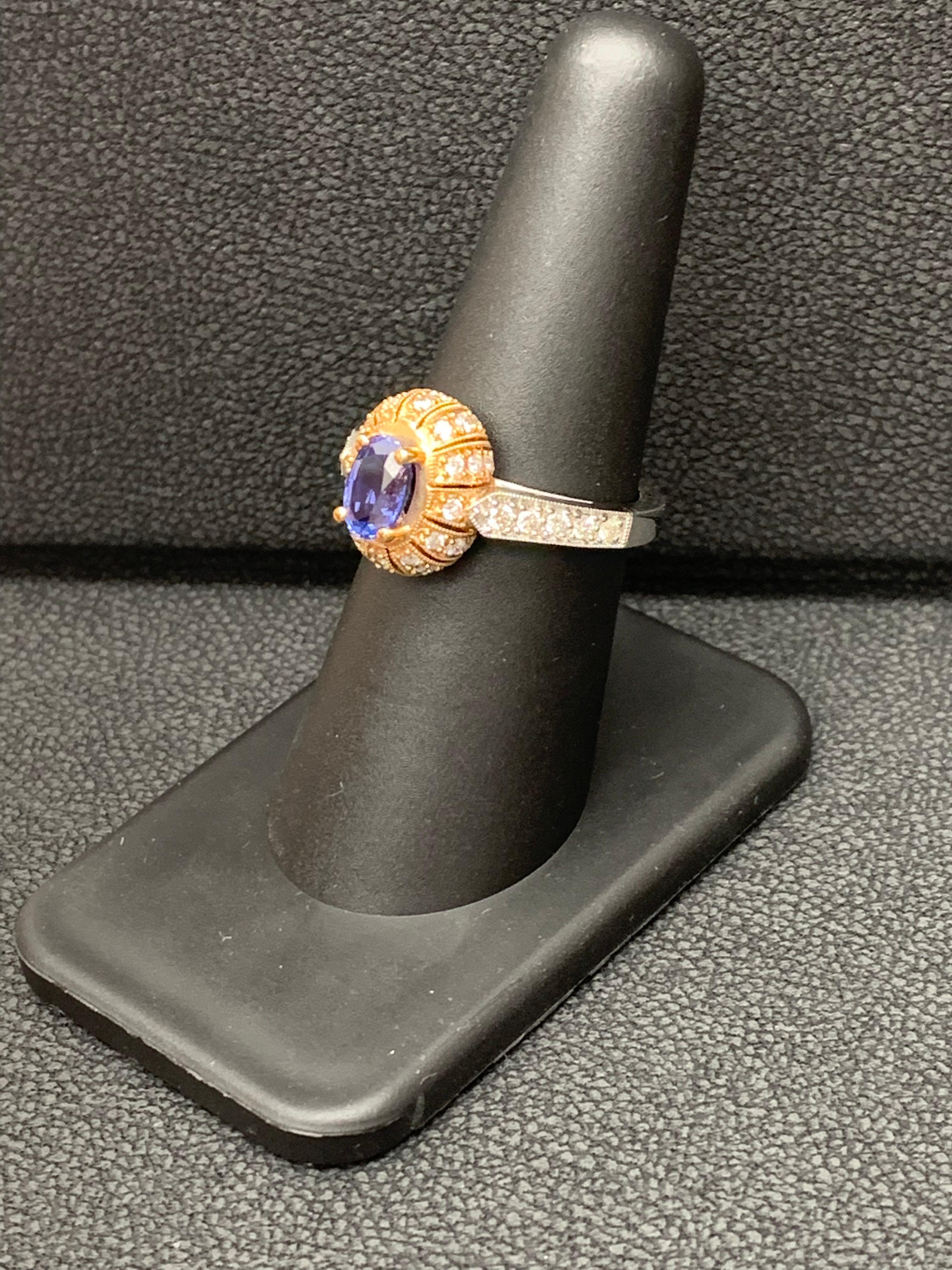 Grandeza Anillo de Cóctel de Zafiro Ovalado y Diamantes de 0,80 Quilates en Oro Mixto de 18K en venta 6