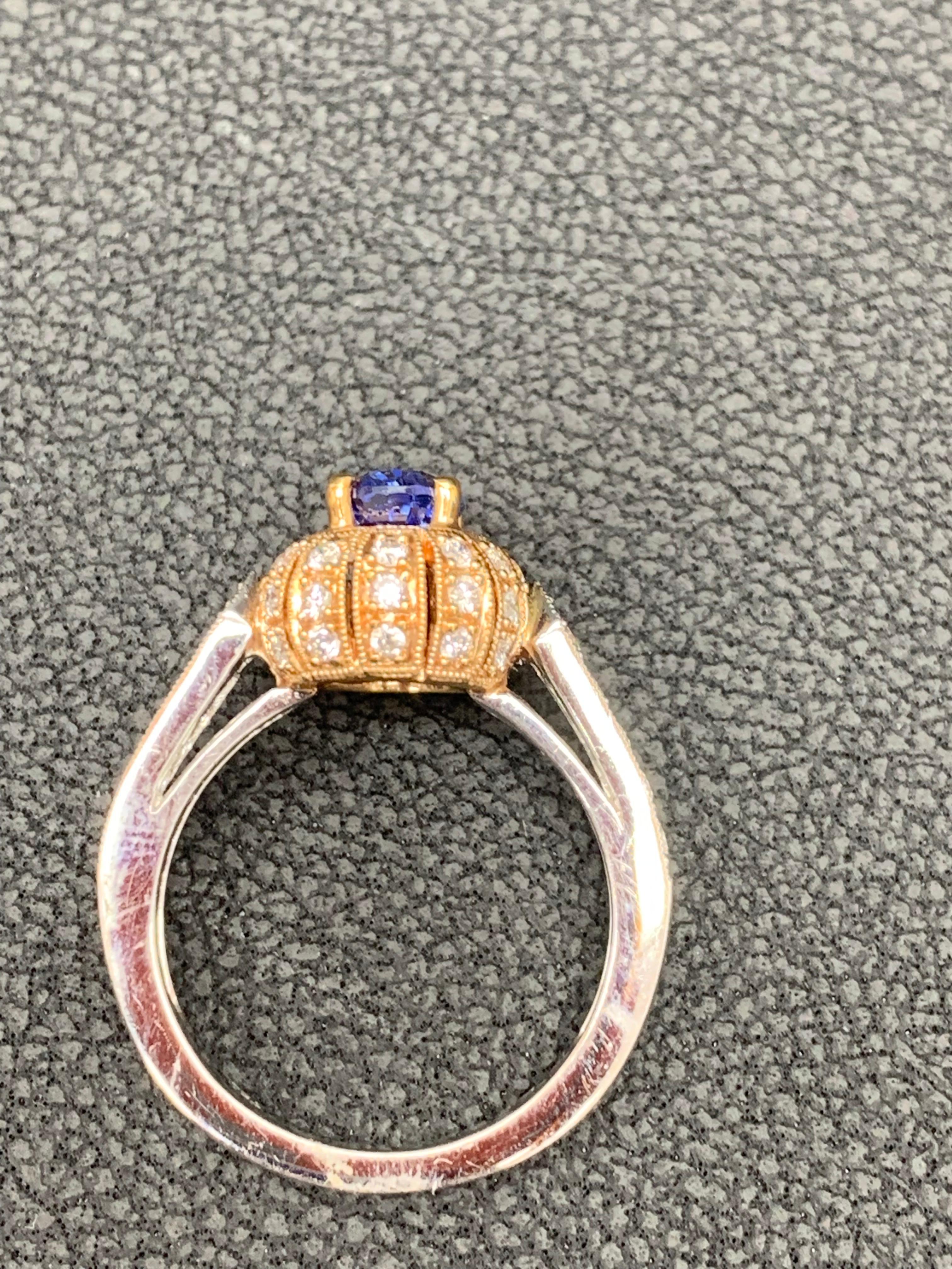 Grandeza Anillo de Cóctel de Zafiro Ovalado y Diamantes de 0,80 Quilates en Oro Mixto de 18K en venta 3