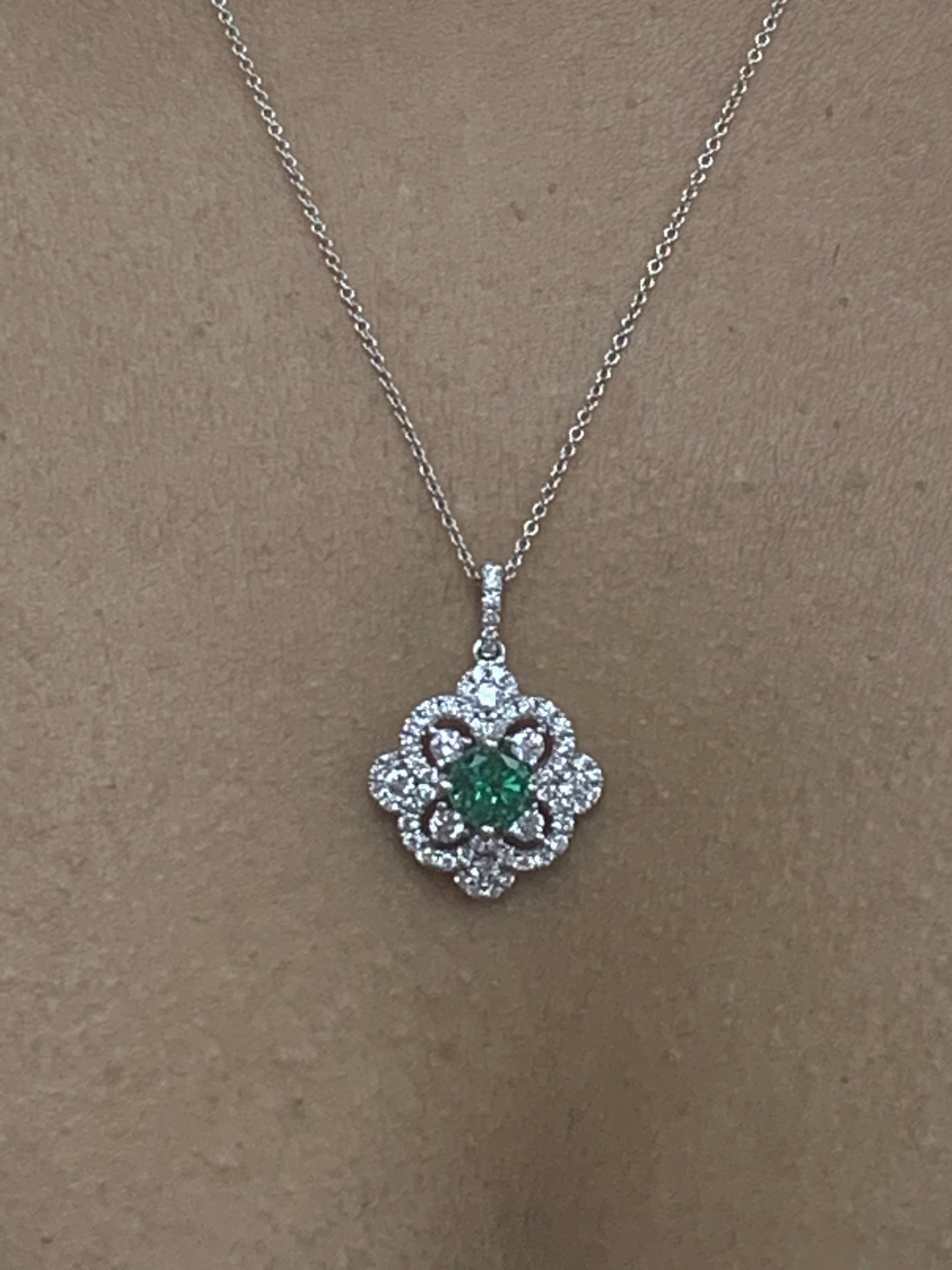 0.81 Carat Round Cut Emerald and Diamond Pendant Necklace in 18K In New Condition For Sale In NEW YORK, NY