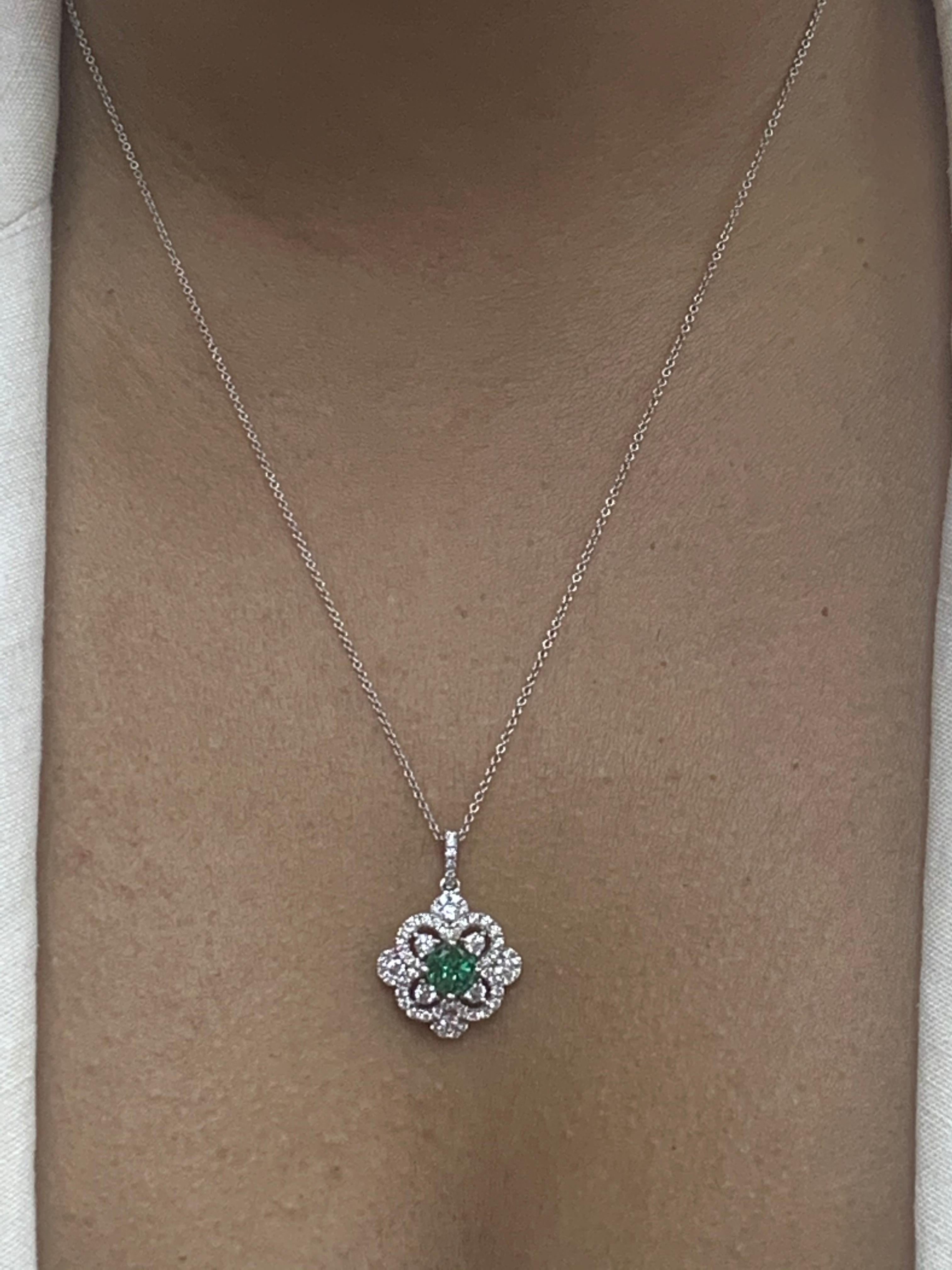 0.81 Carat Round Cut Emerald and Diamond Pendant Necklace in 18K For Sale 3
