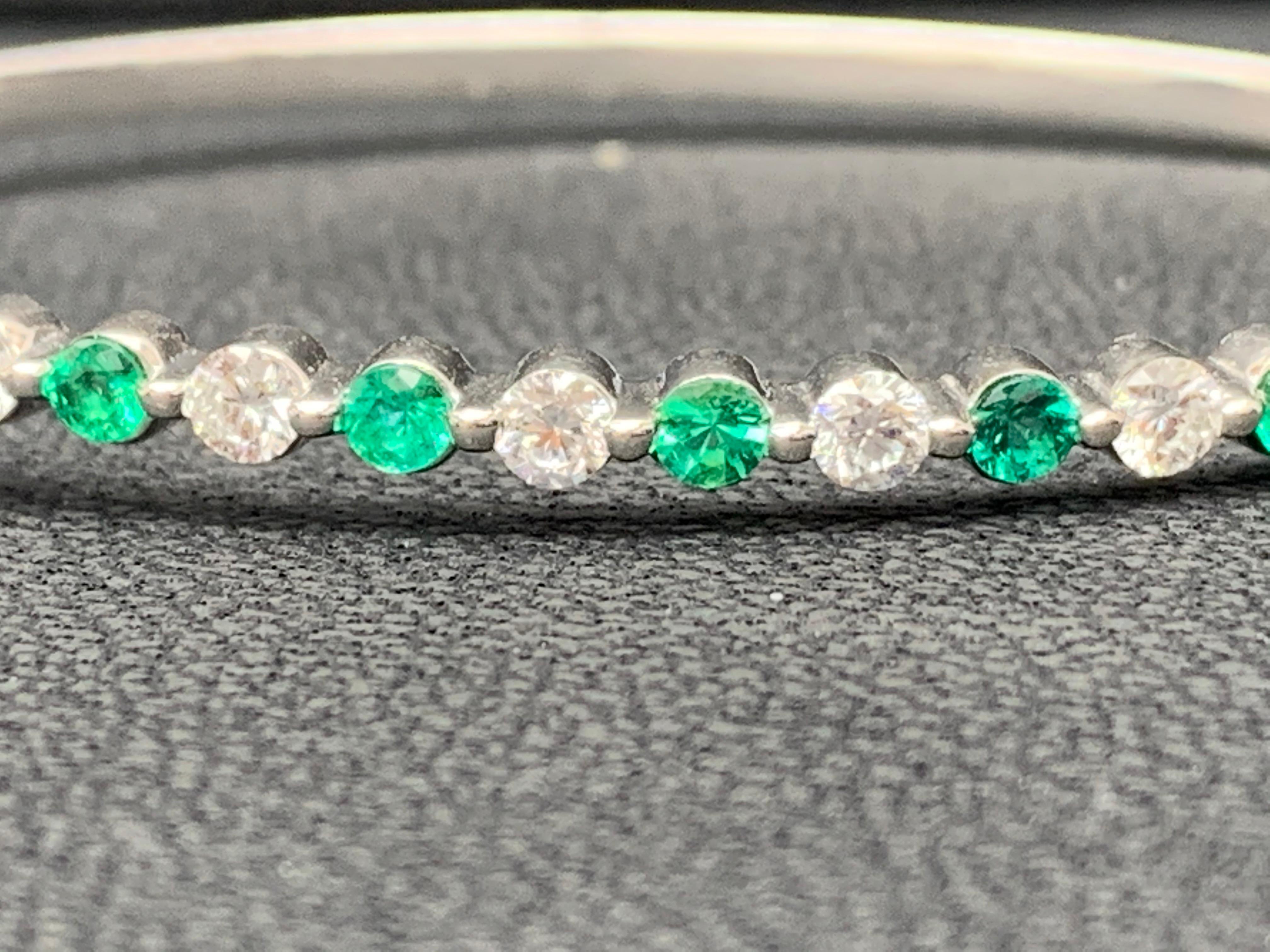 Grandeur 0.84 Carat Round Emerald and Diamond Bangle in 14K White Gold In New Condition For Sale In NEW YORK, NY