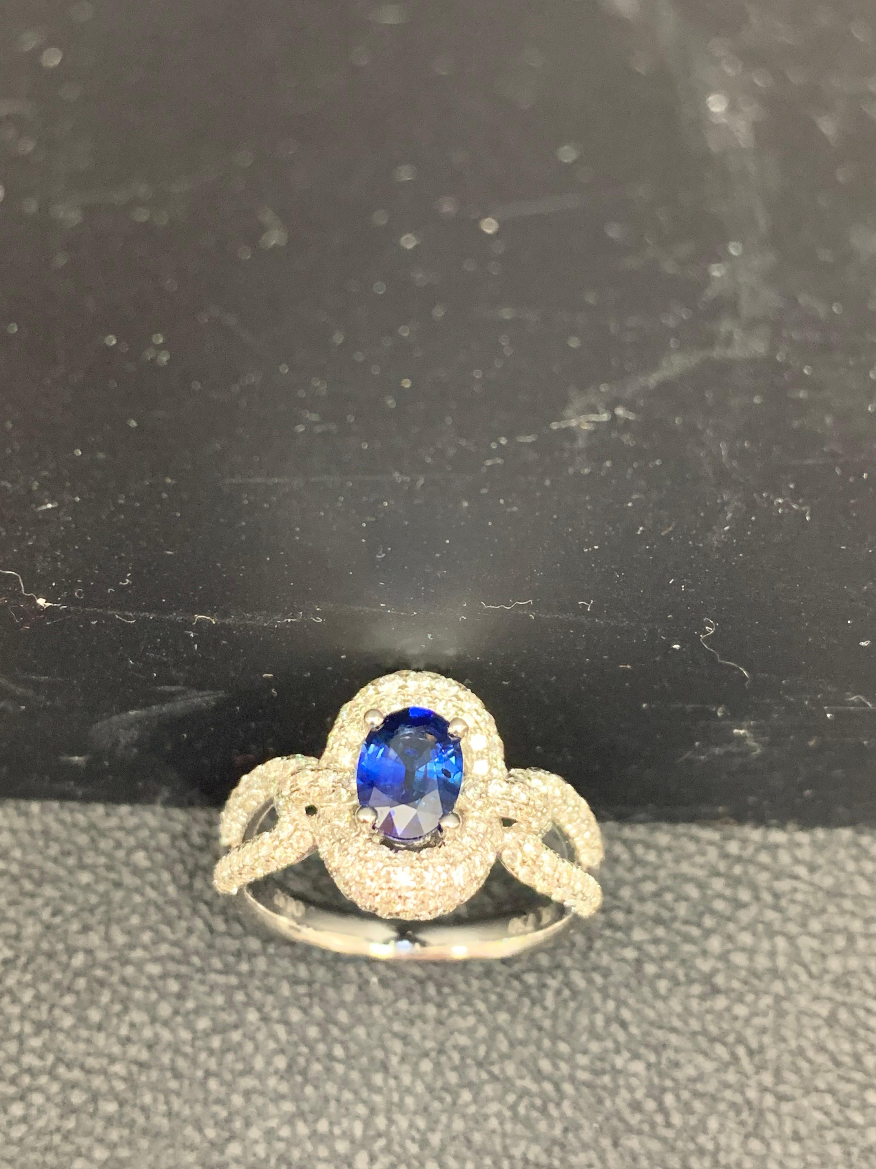 Grandeur 0.94 Carat Oval Blue Sapphire Diamond 18K White Gold Engagement Ring For Sale 8