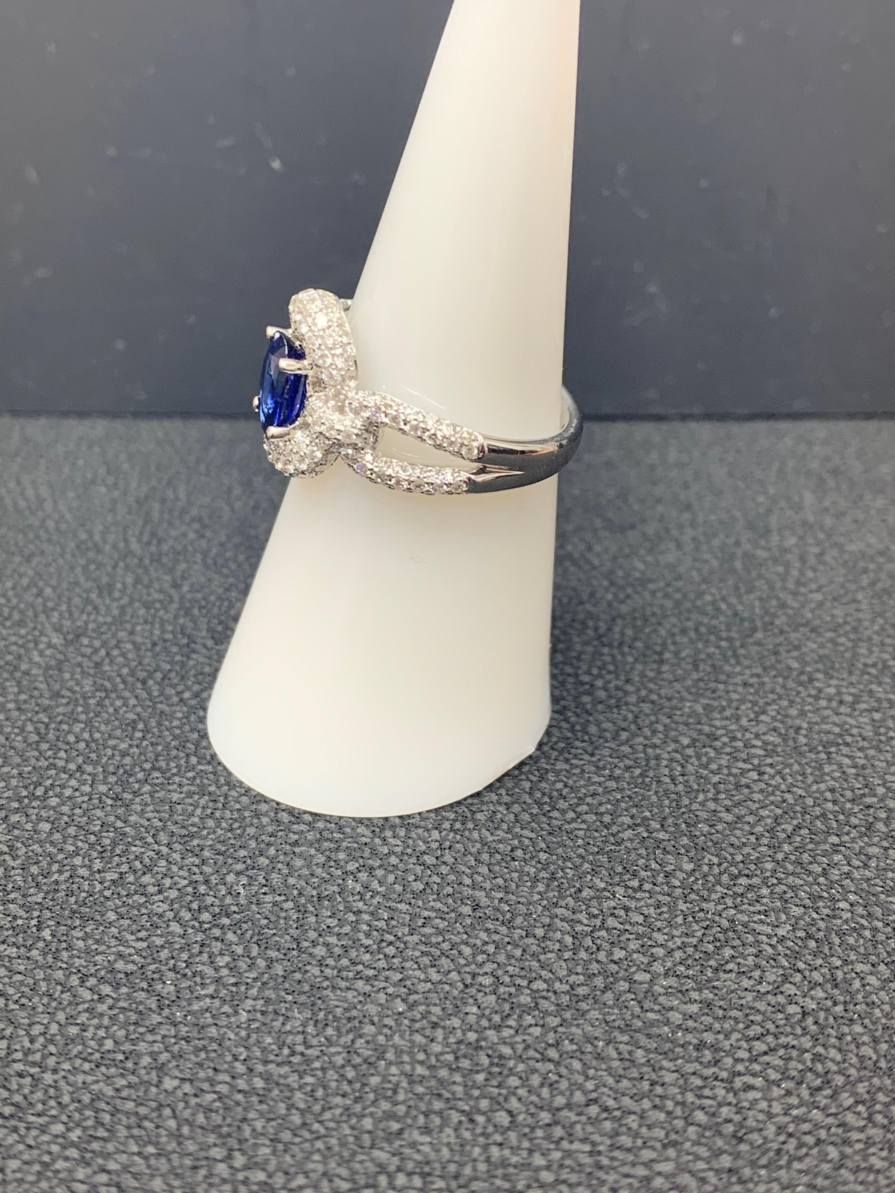 Grandeur 0.94 Carat Oval Blue Sapphire Diamond 18K White Gold Engagement Ring For Sale 1