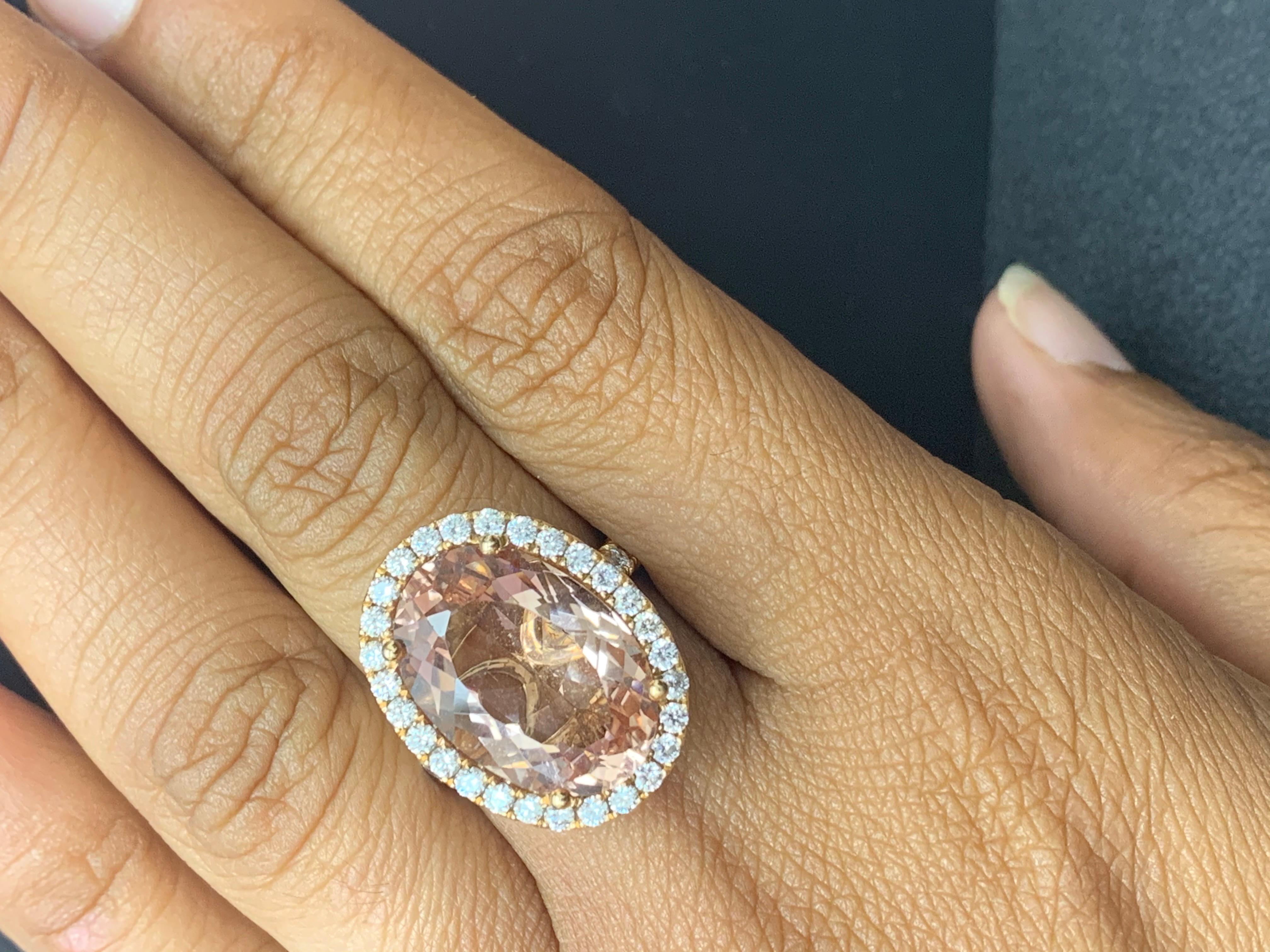 Oval Cut 10.70 Carat Oval Shape Morganite and Diamond 18K Rose Gold Cocktail Ring For Sale
