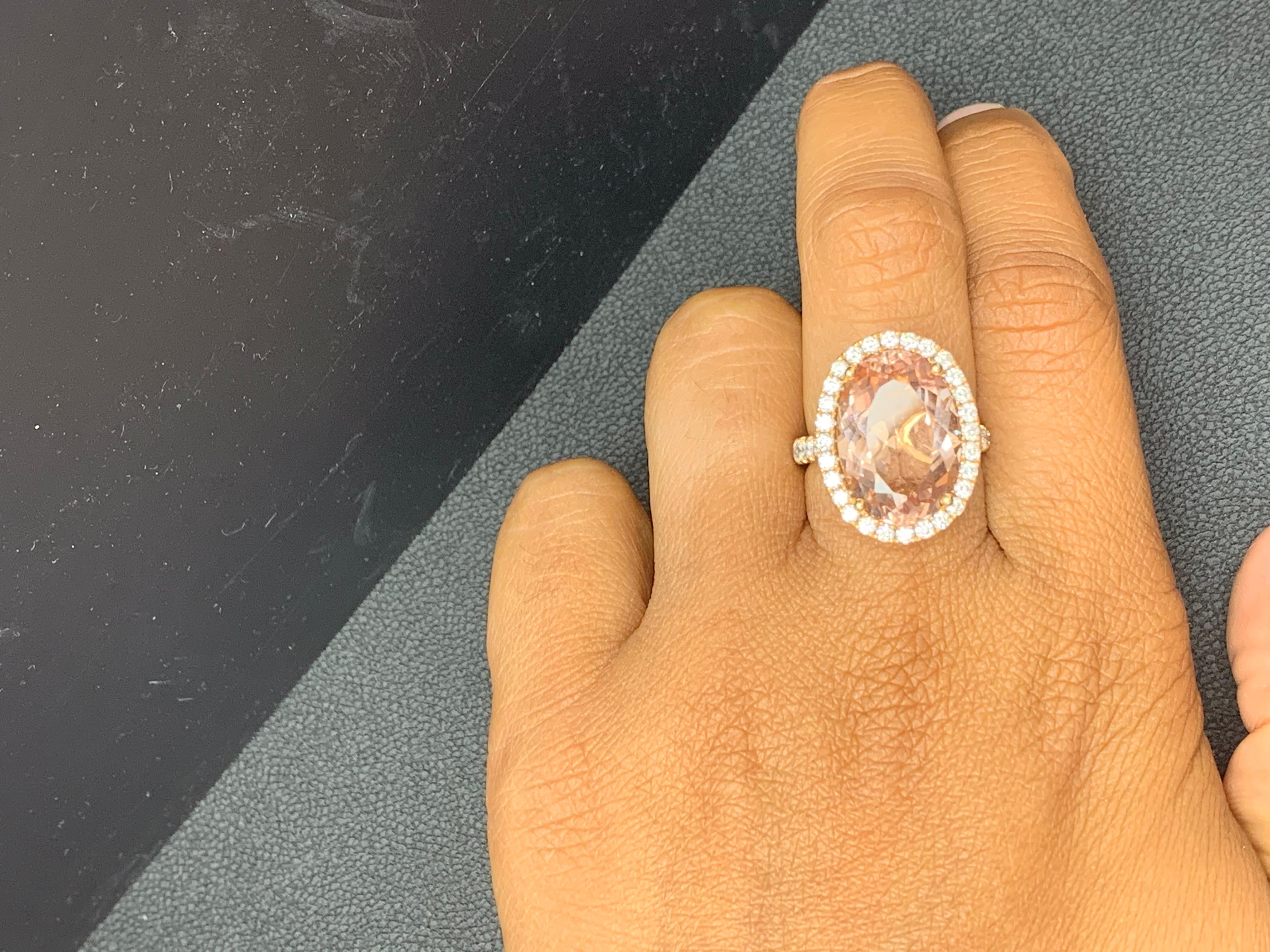 Women's 10.70 Carat Oval Shape Morganite and Diamond 18K Rose Gold Cocktail Ring For Sale