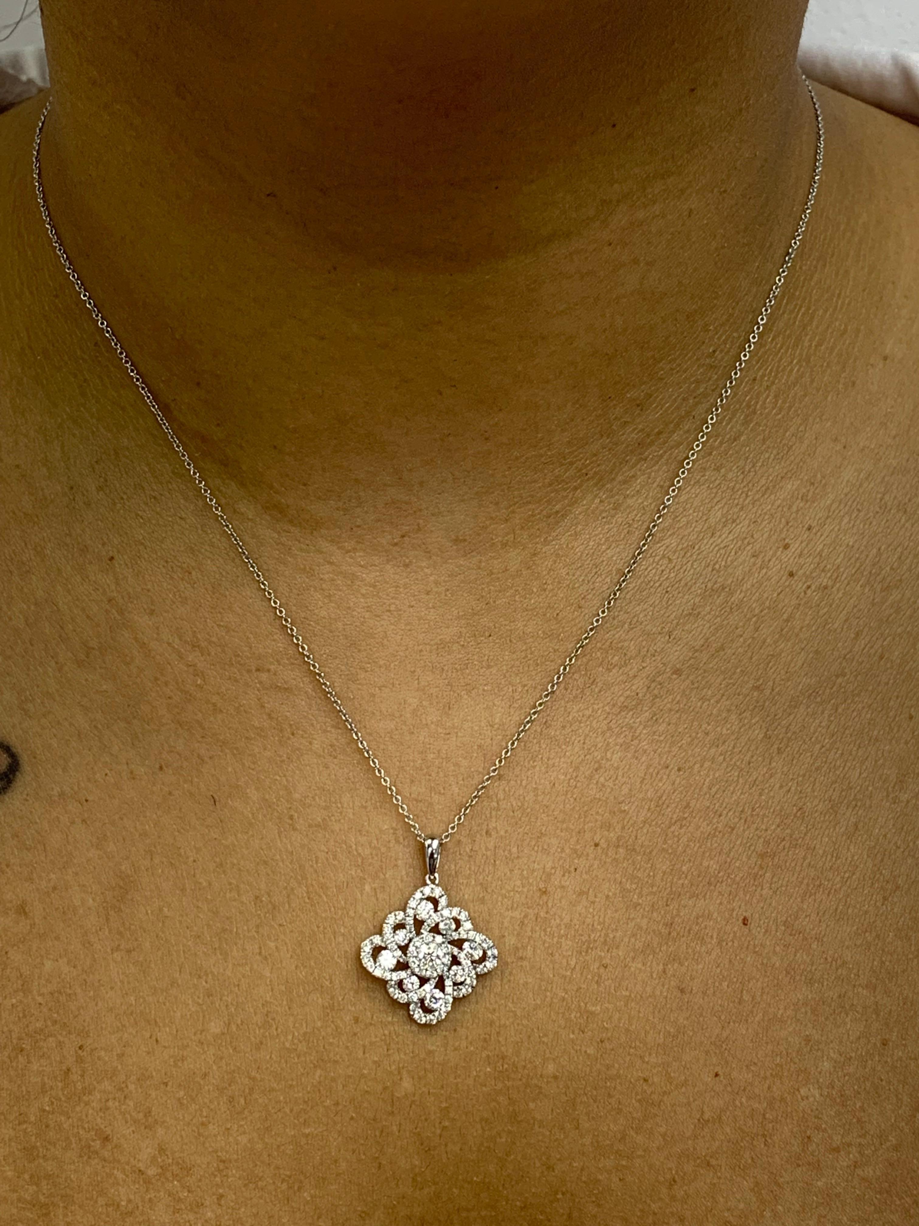 Collana con ciondolo di diamanti rotondi da 1,10 carati in oro bianco 18 carati in vendita 4