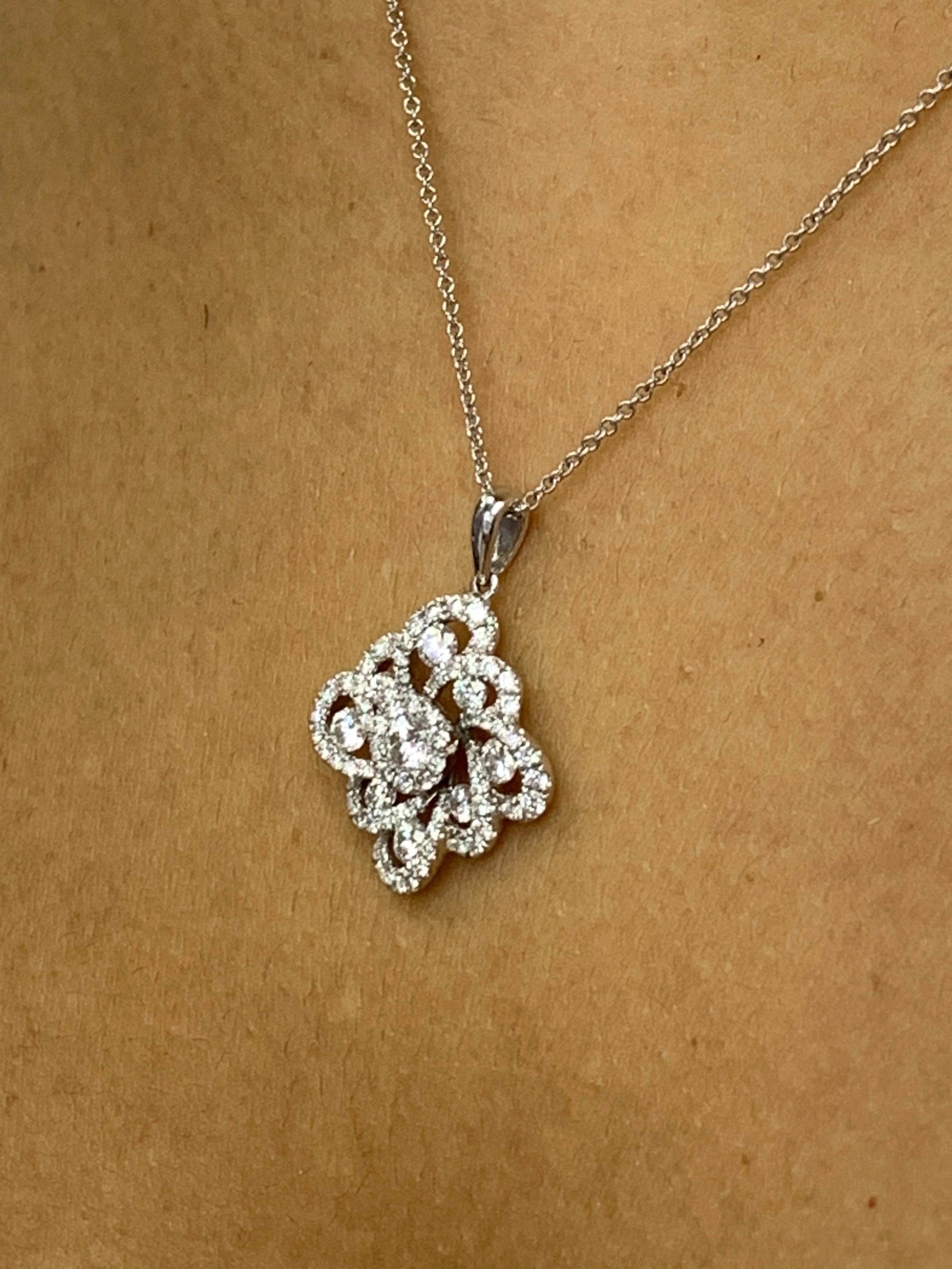 Collana con ciondolo di diamanti rotondi da 1,10 carati in oro bianco 18 carati in vendita 6
