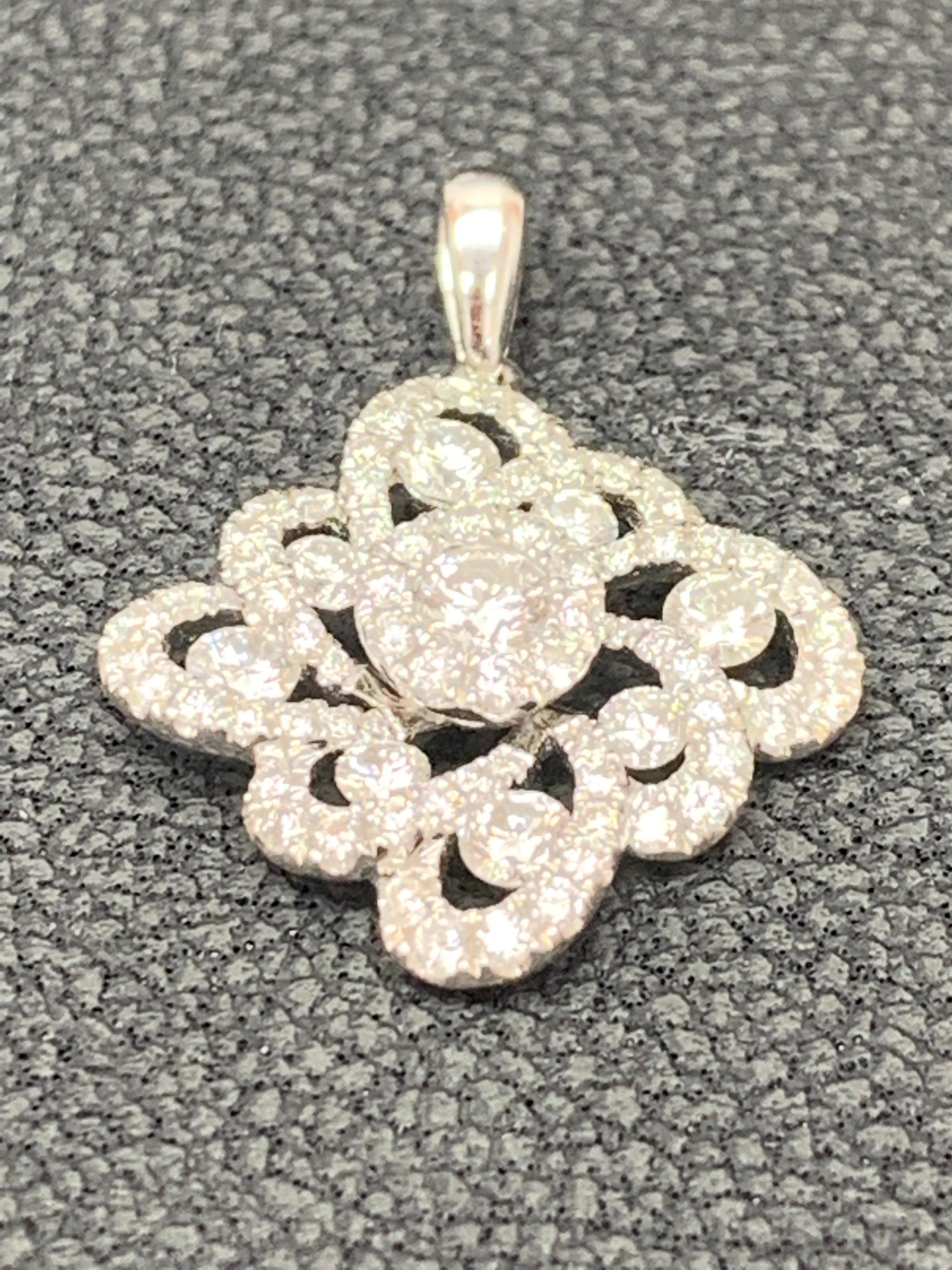 Collana con ciondolo di diamanti rotondi da 1,10 carati in oro bianco 18 carati in vendita 2