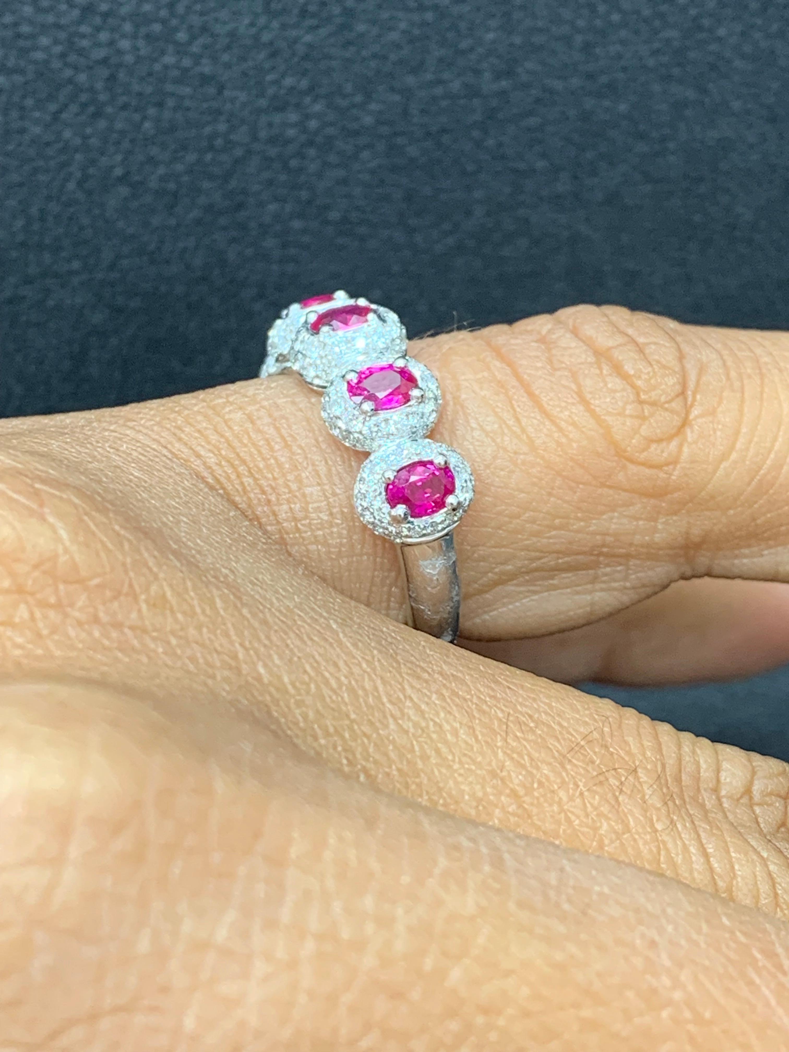 Grandeur Anillo de compromiso de oro blanco de 18 quilates con rubí oval de 1,15 quilates y diamantes en venta 7