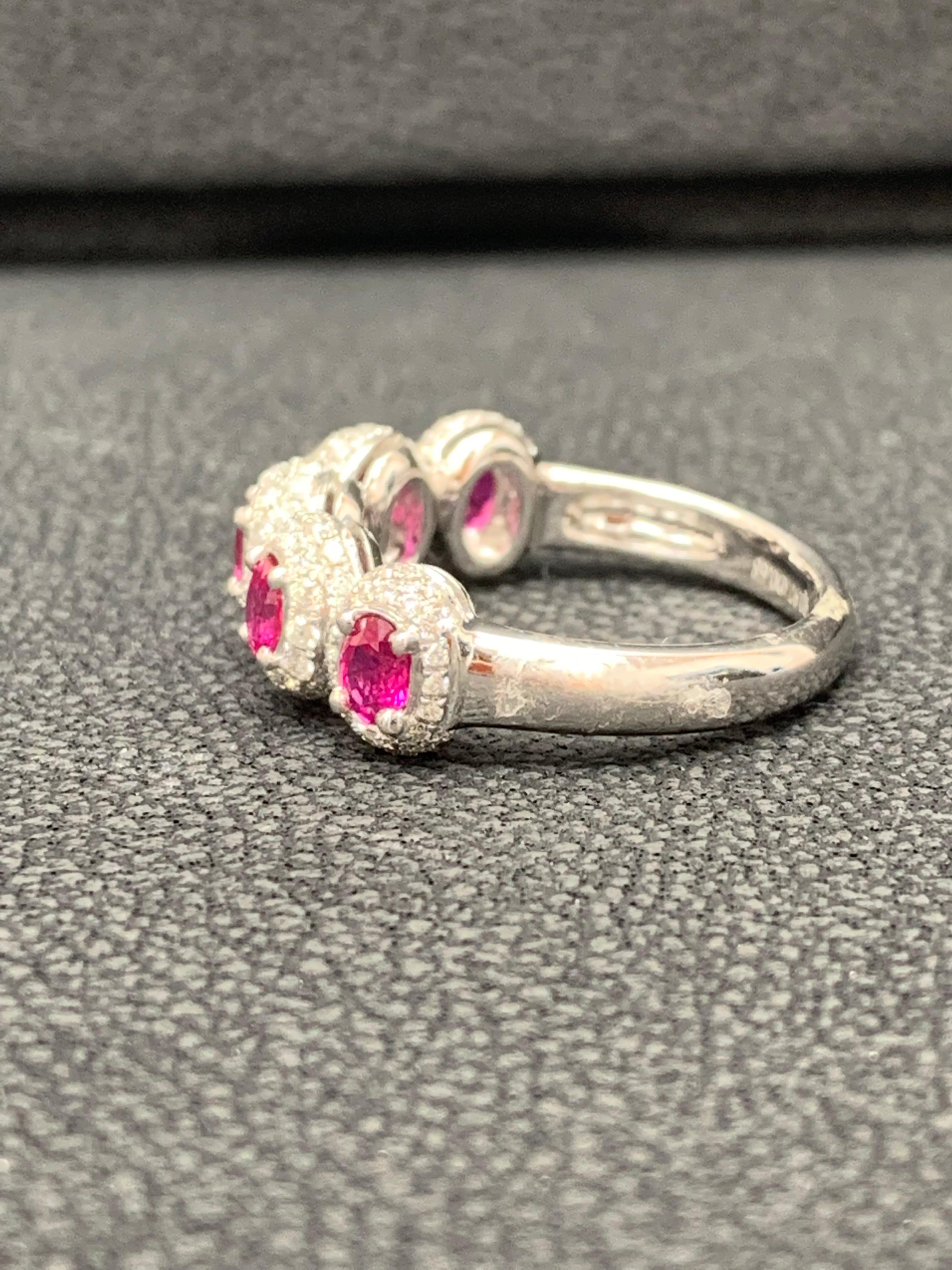 Grandeur Anillo de compromiso de oro blanco de 18 quilates con rubí oval de 1,15 quilates y diamantes Corte oval en venta