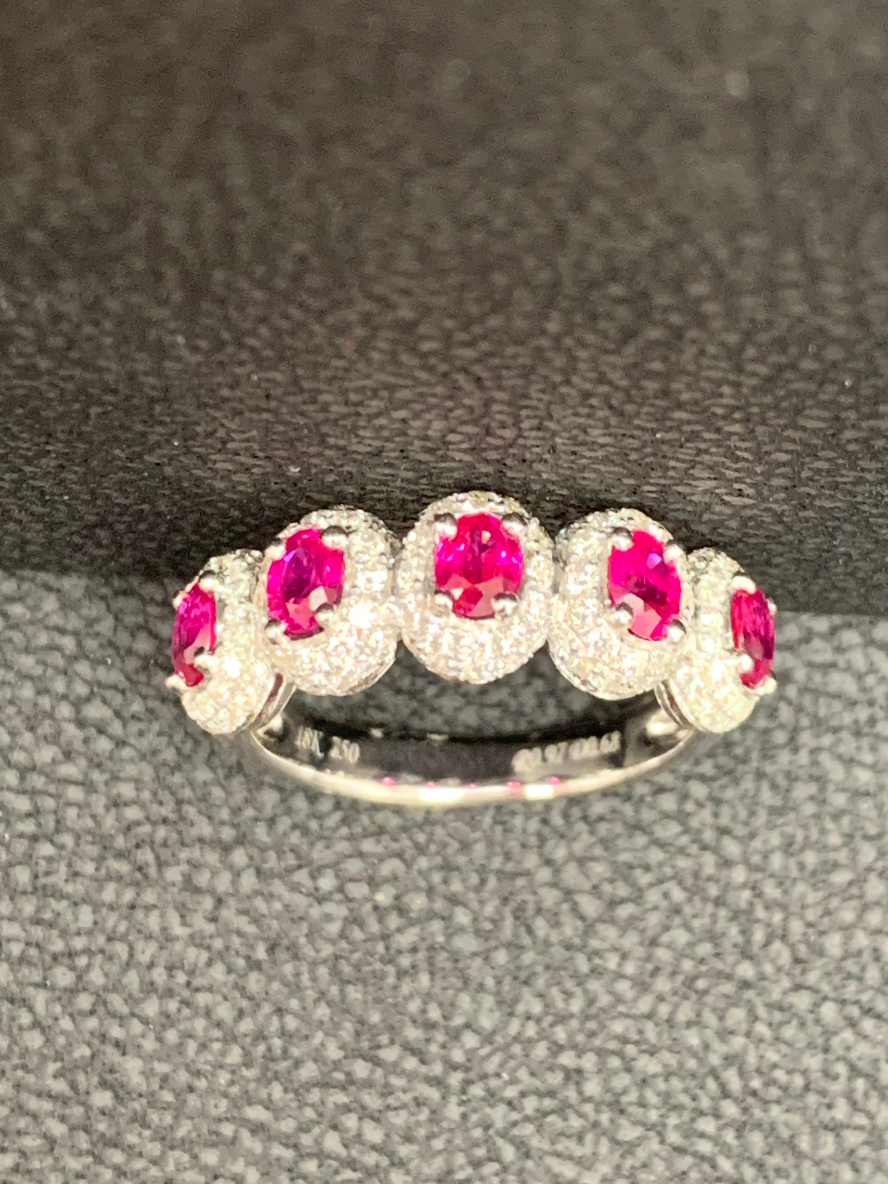 De las mujeres Grandeur Anillo de compromiso de oro blanco de 18 quilates con rubí oval de 1,15 quilates y diamantes en venta