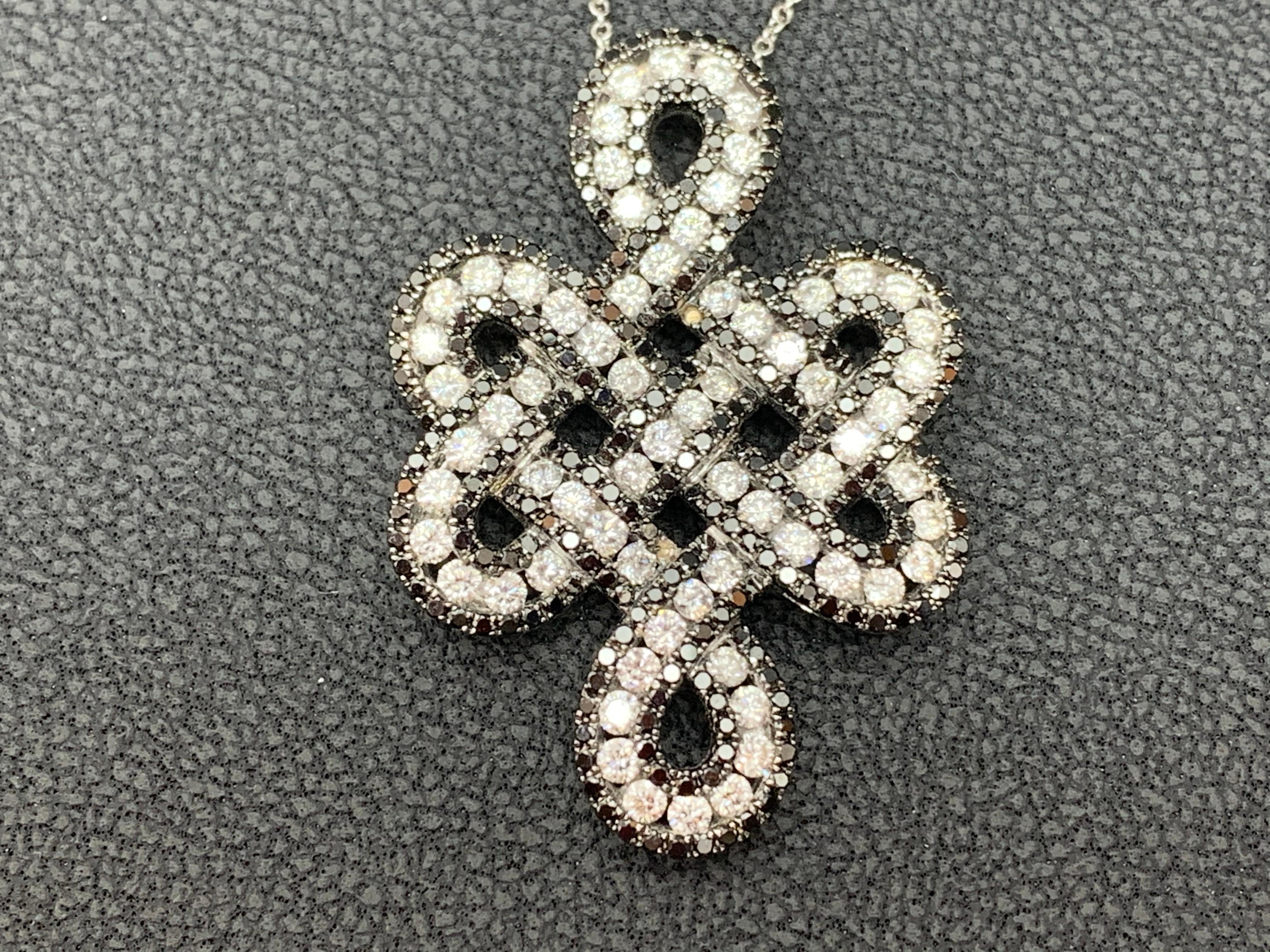 Grandeur 1.31 Carat Fancy Black and White Diamond Pendant Necklace in 18K For Sale 5