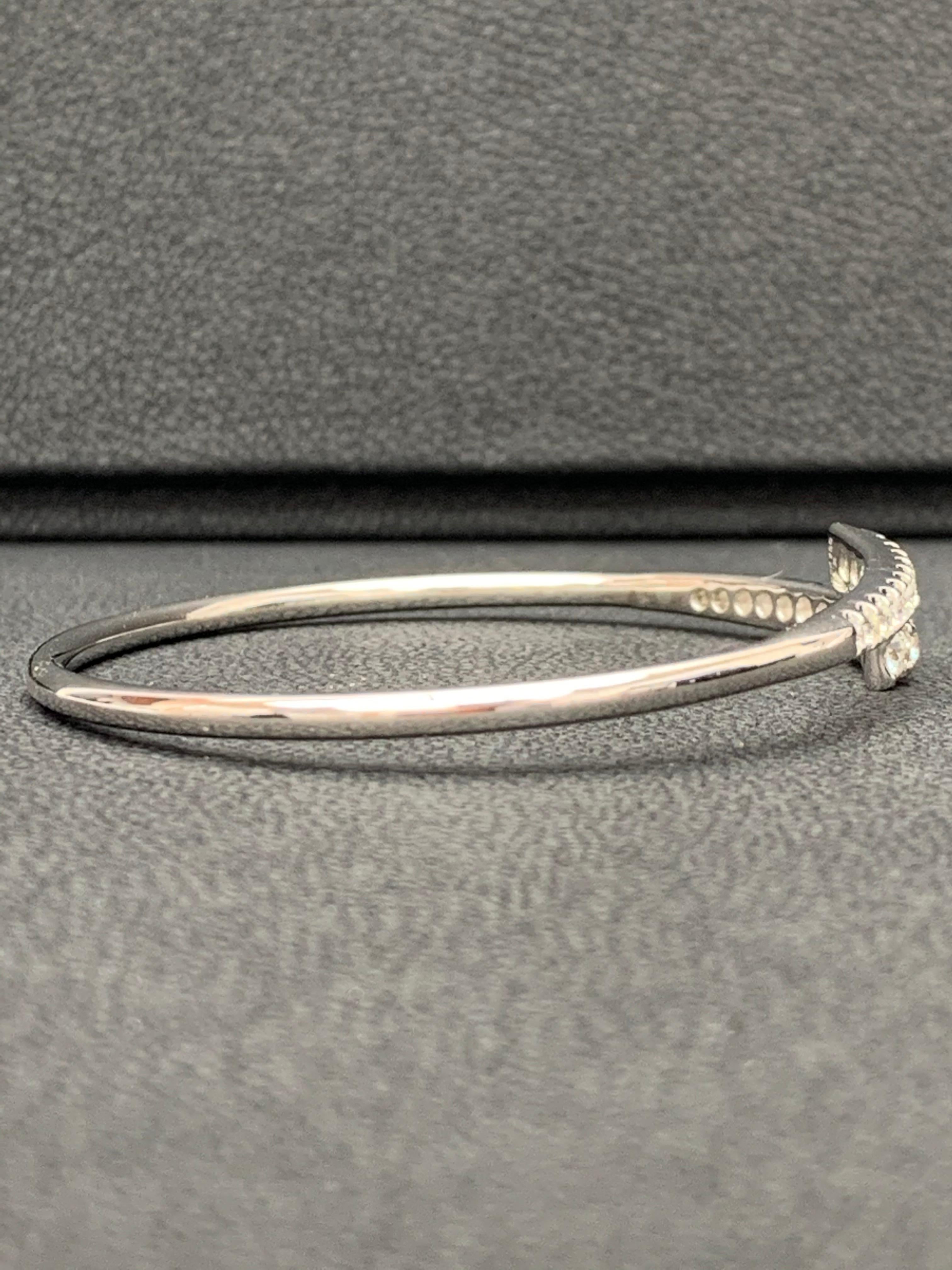 Bracelet jonc Grandeur en or blanc 18 carats avec diamants taille ronde de 1,32 carat en vente 5