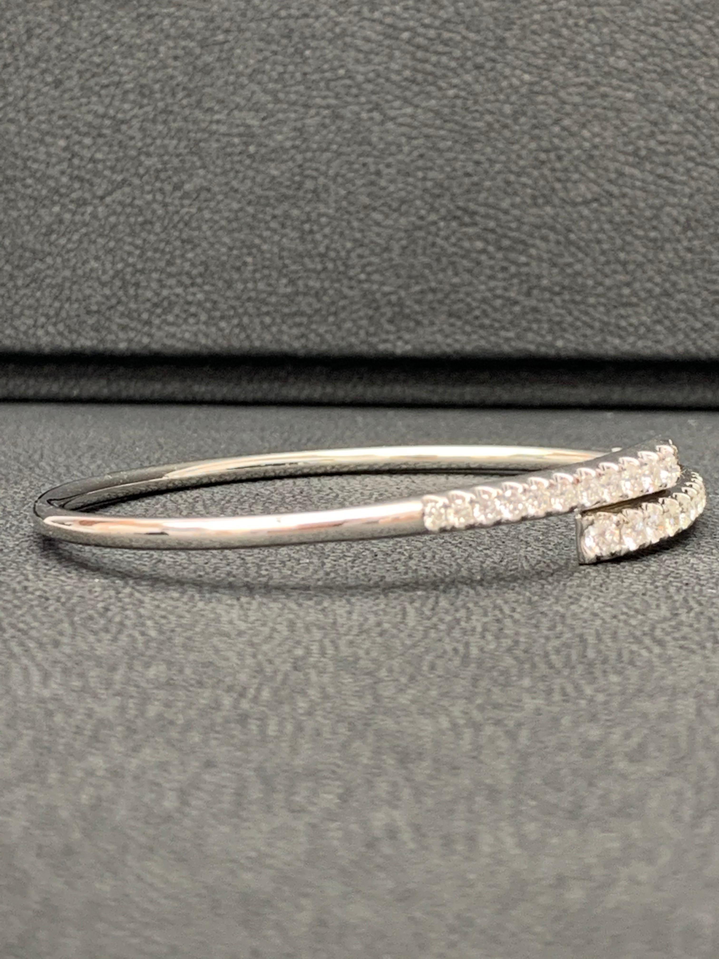 Bracelet jonc Grandeur en or blanc 18 carats avec diamants taille ronde de 1,32 carat en vente 6