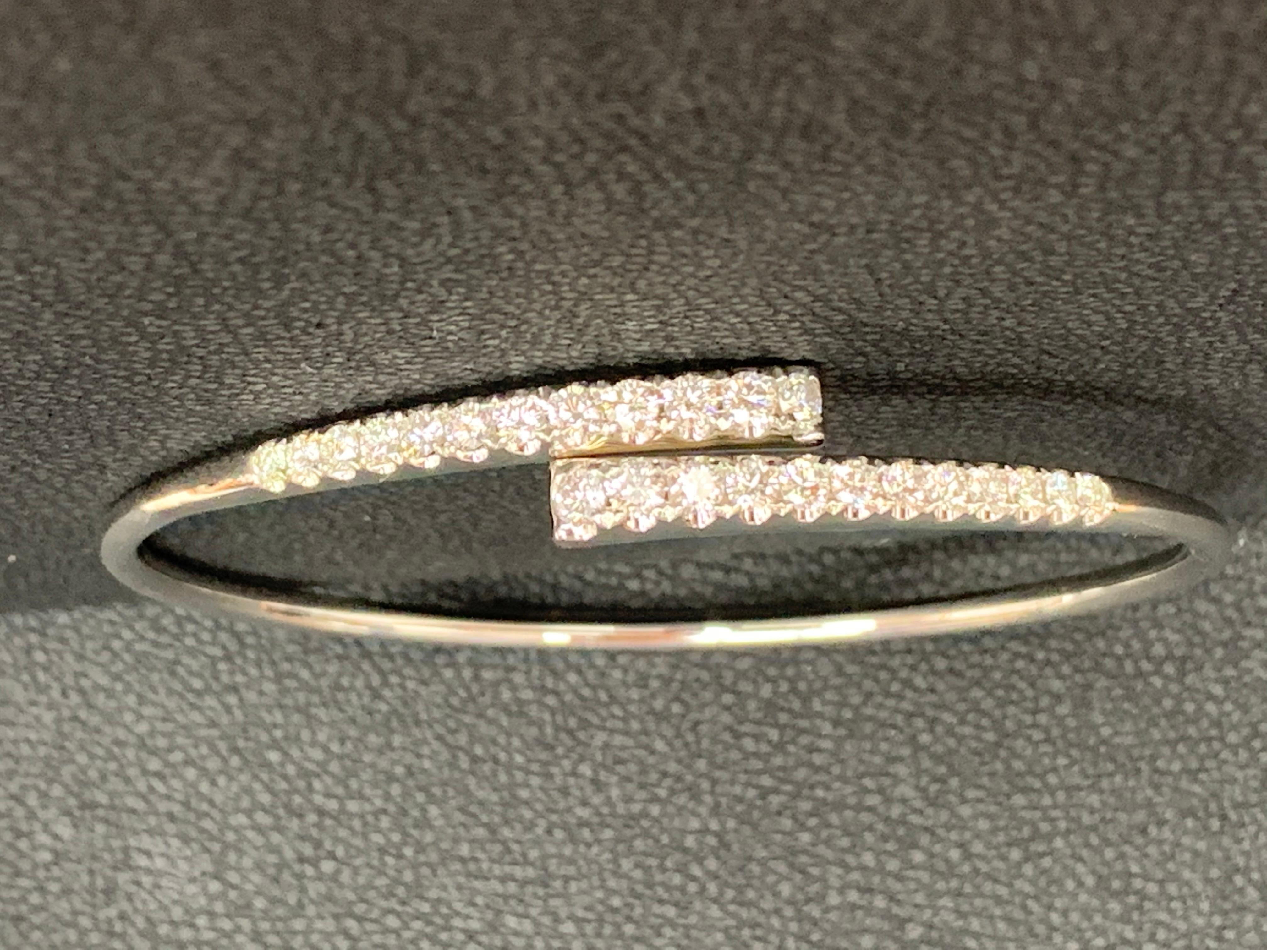 Bracelet jonc Grandeur en or blanc 18 carats avec diamants taille ronde de 1,32 carat en vente 8