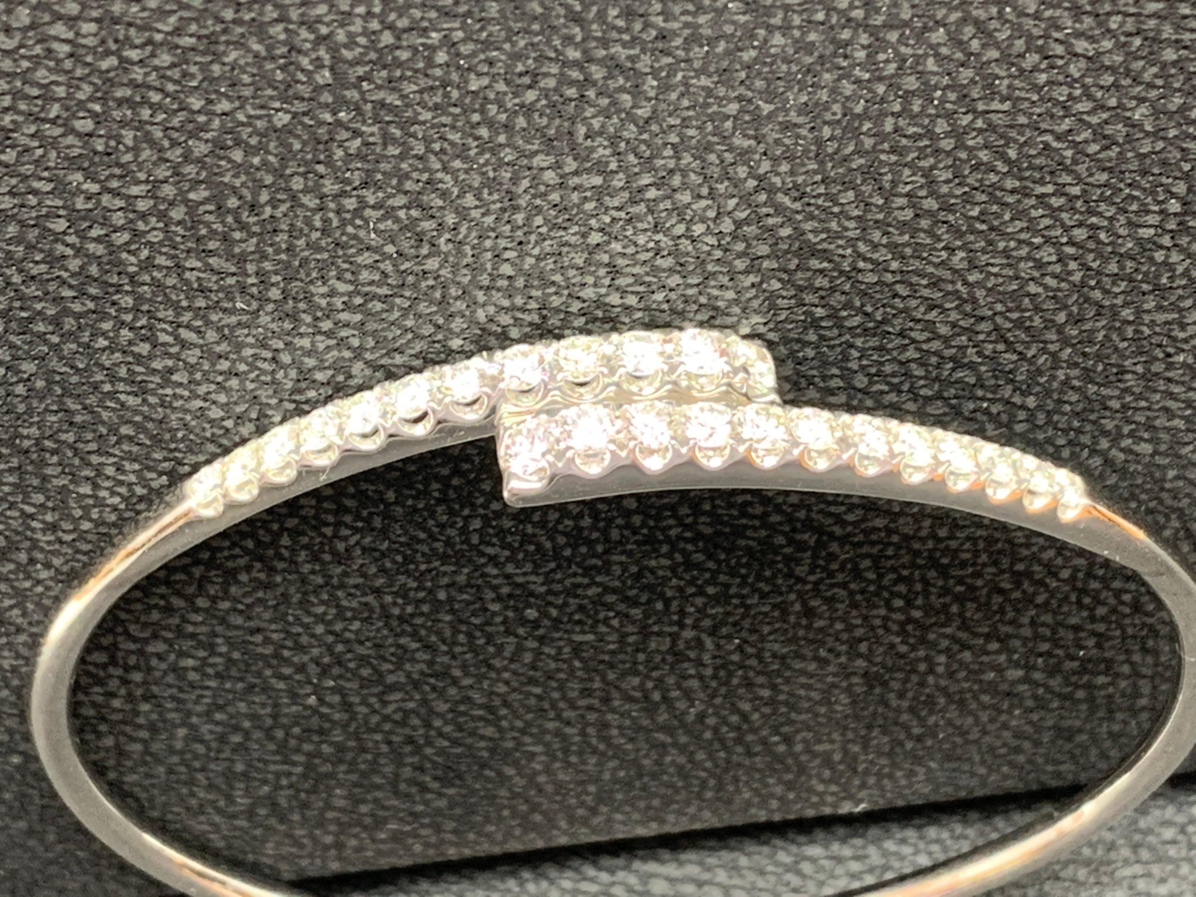 Bracelet jonc Grandeur en or blanc 18 carats avec diamants taille ronde de 1,32 carat en vente 9