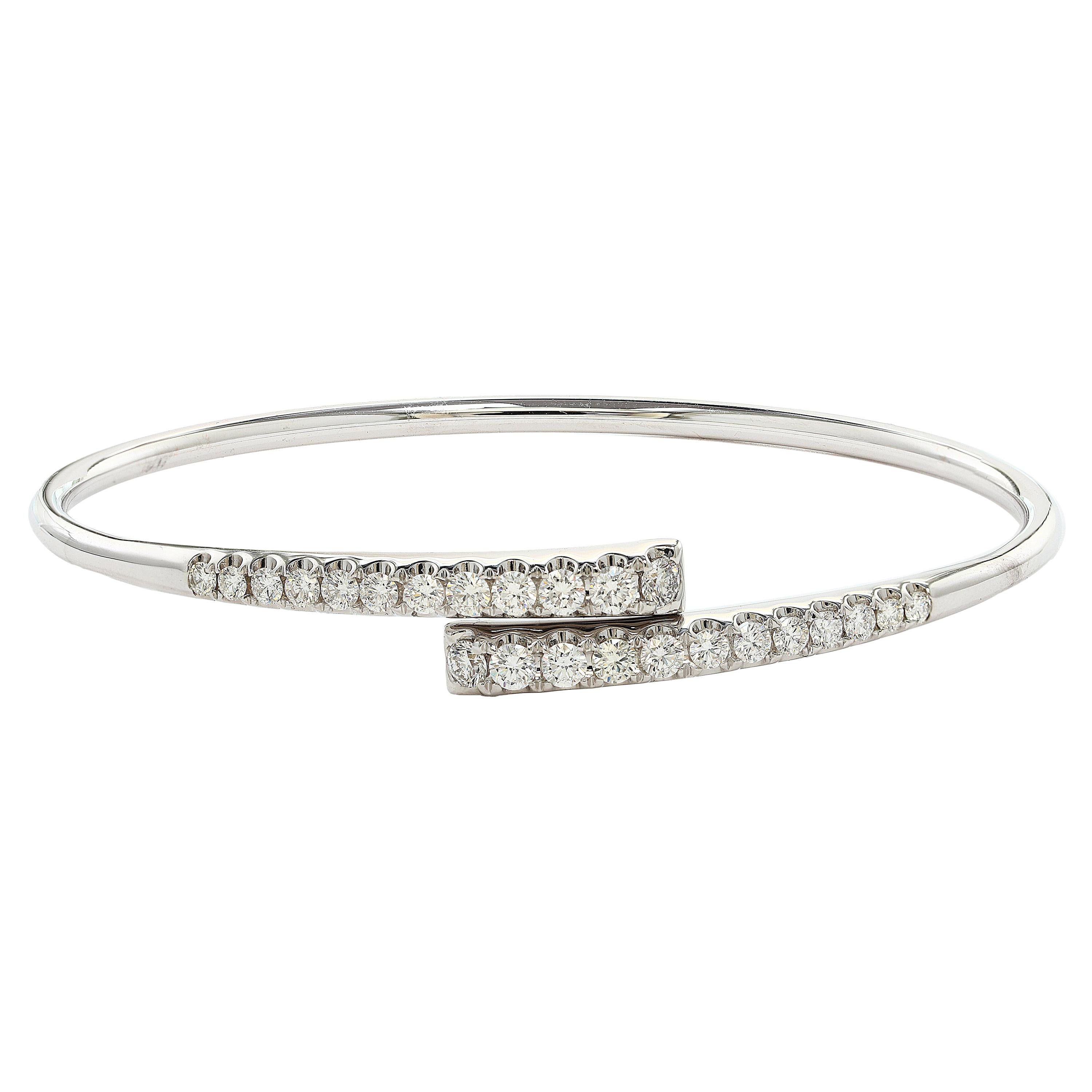 18 Carat White Gold Round Cut Diamond Bangle Bracelet For Sale at 1stDibs