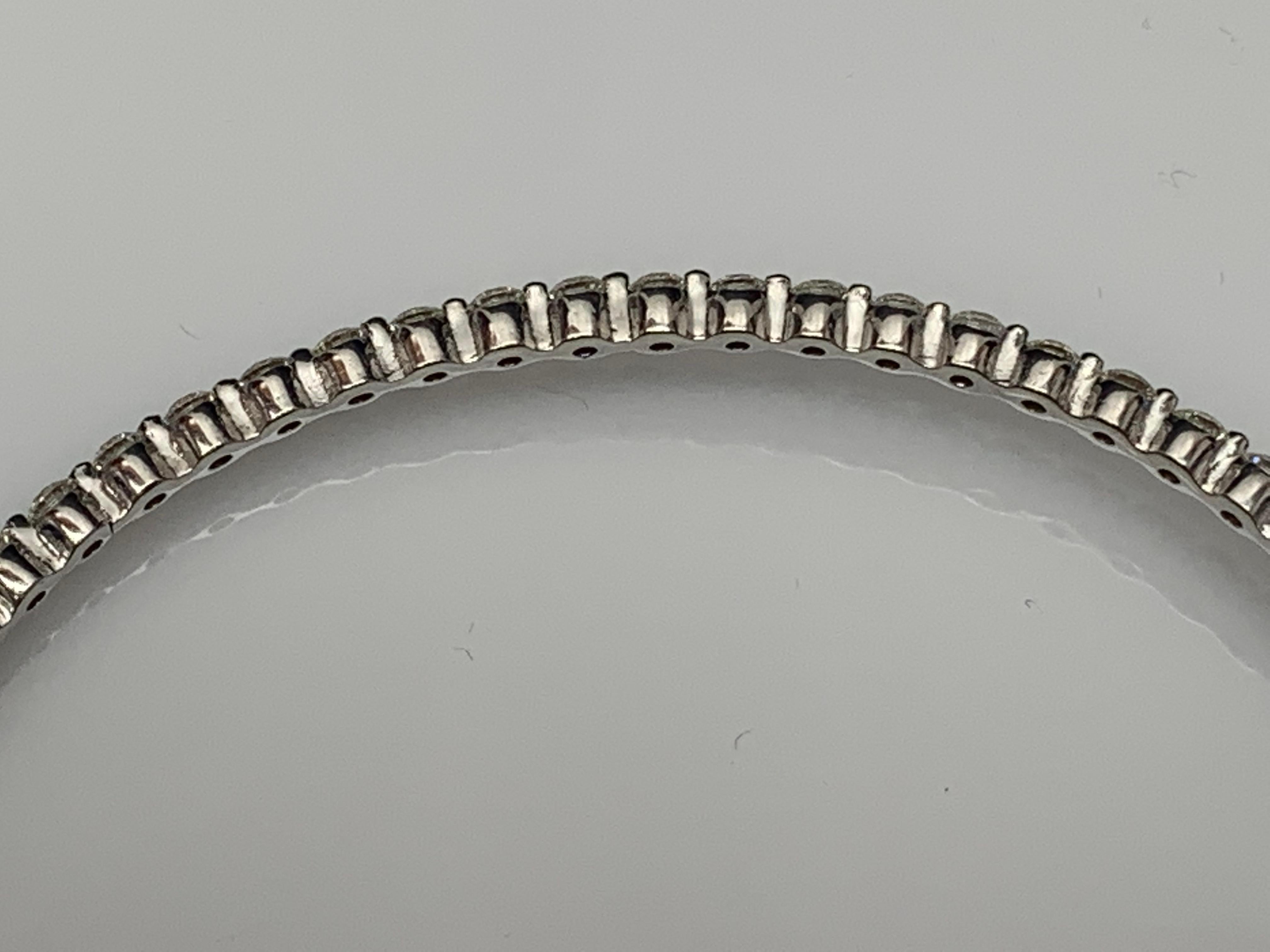 1.75 Carat Brilliant Cut Round Diamond Bangle in 14K White Gold In New Condition For Sale In NEW YORK, NY