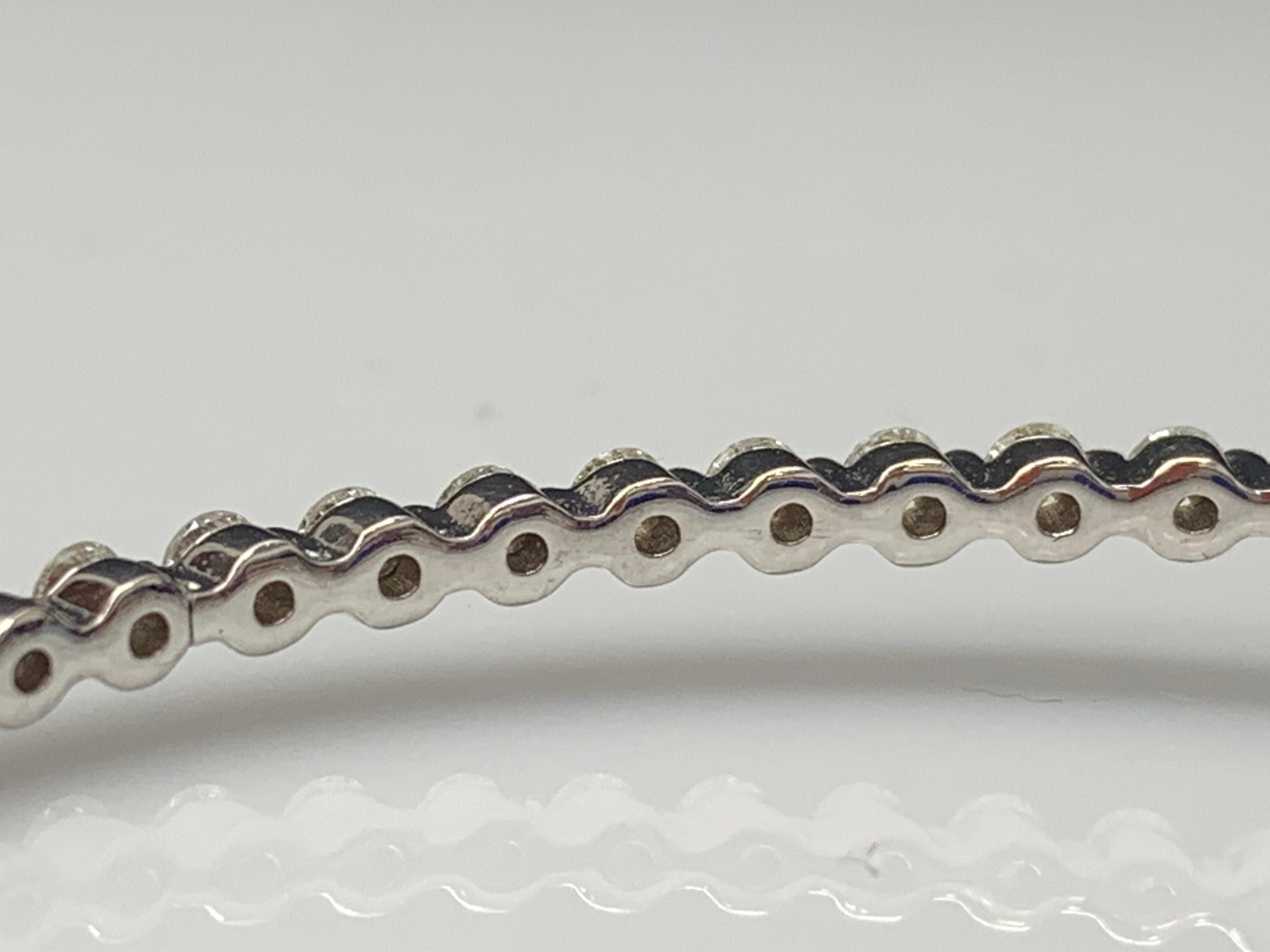 Bracelet jonc en or blanc 14 carats avec diamants ronds taille brillant de 1,75 carat Unisexe en vente