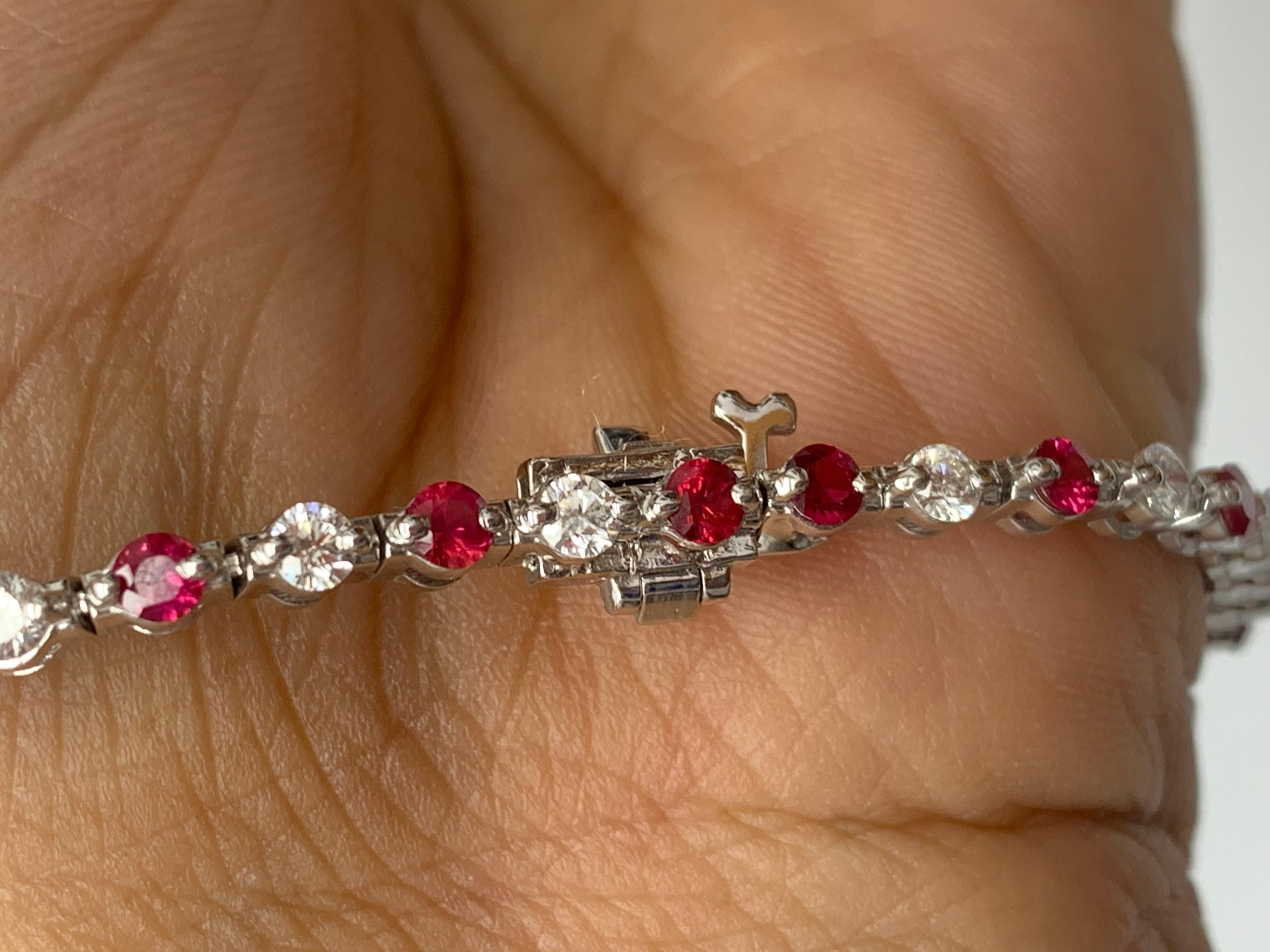 Bracelet Grandeur en or blanc 14 carats avec rubis rond et diamants de 1,98 carat en vente 4