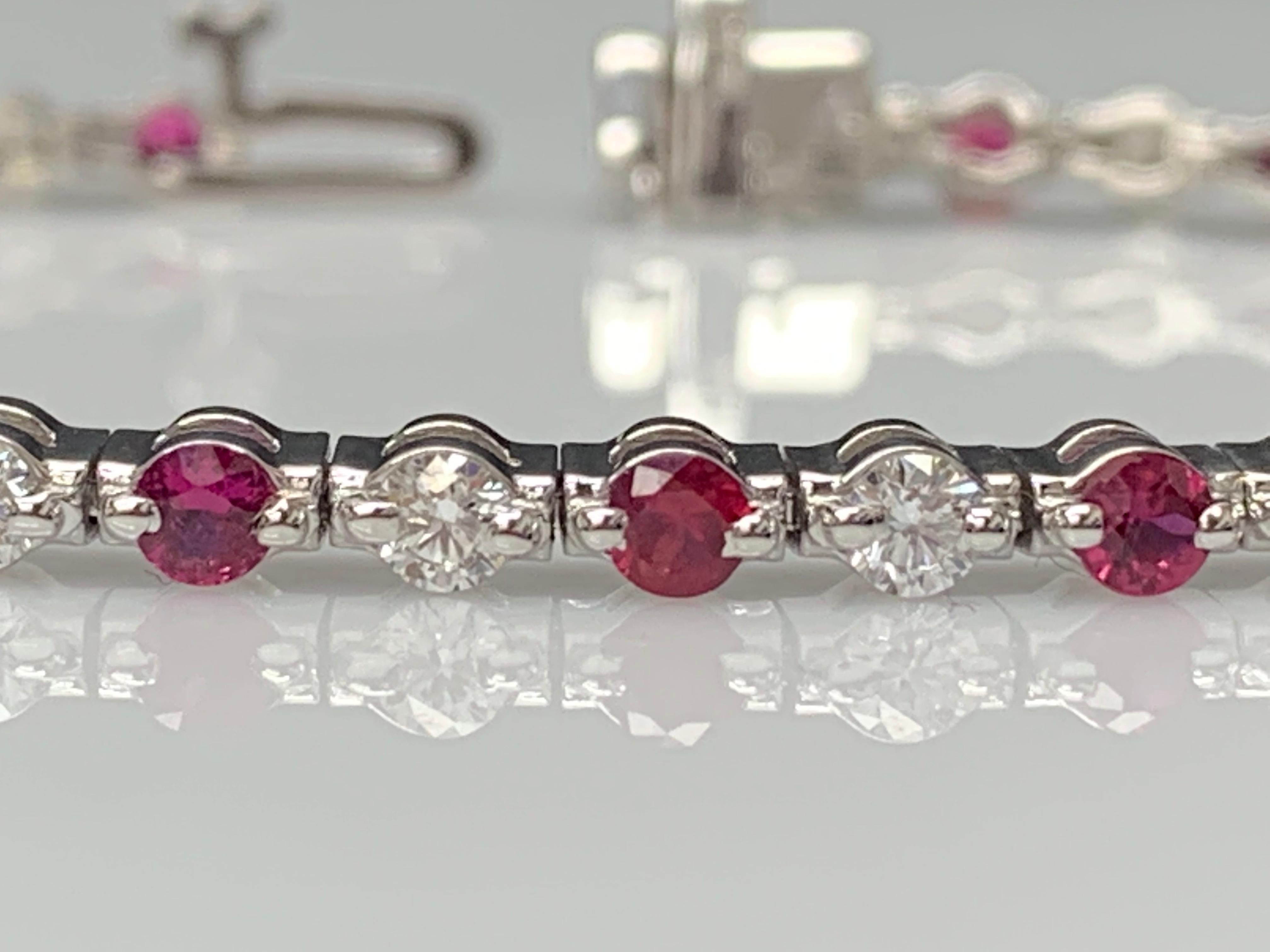 Bracelet Grandeur en or blanc 14 carats avec rubis rond et diamants de 1,98 carat en vente 5