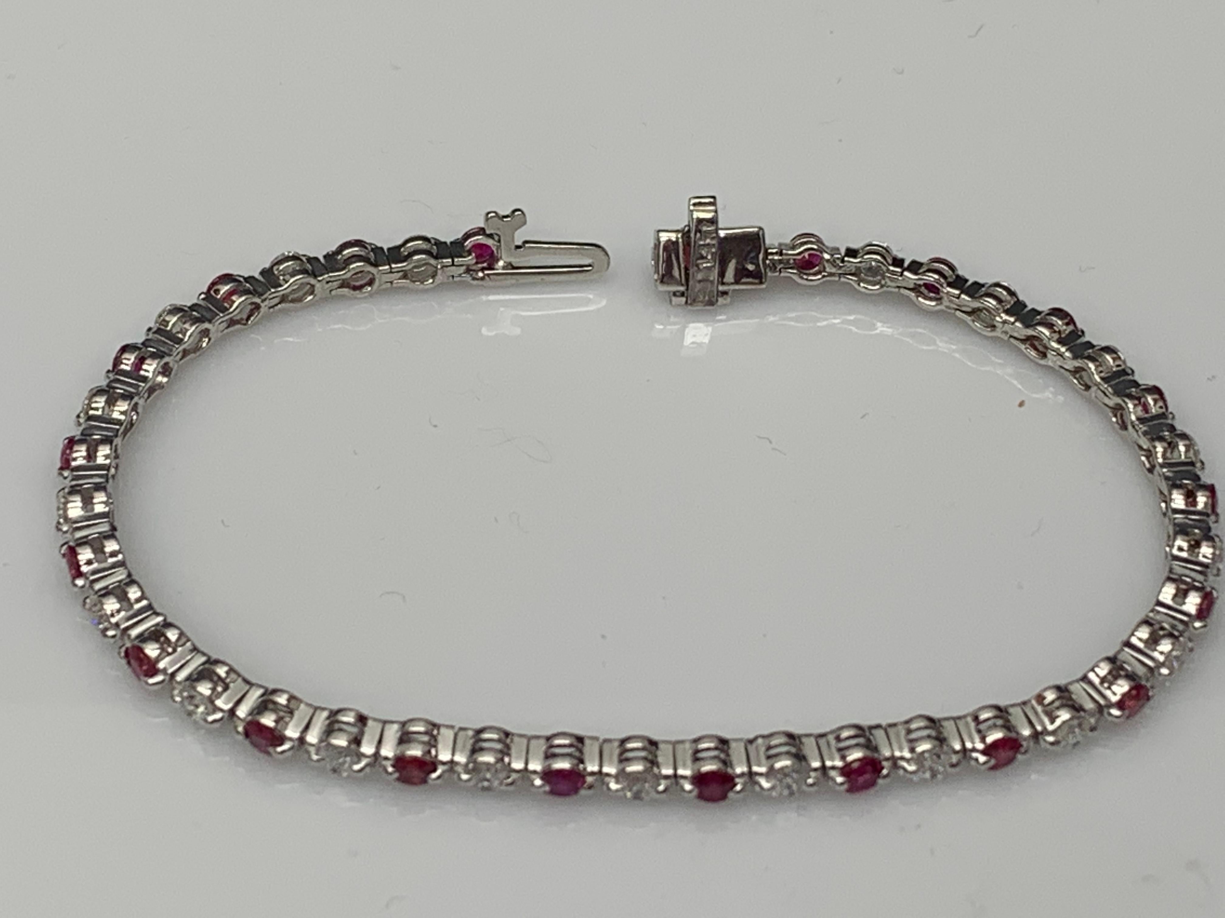 Bracelet Grandeur en or blanc 14 carats avec rubis rond et diamants de 1,98 carat en vente 6