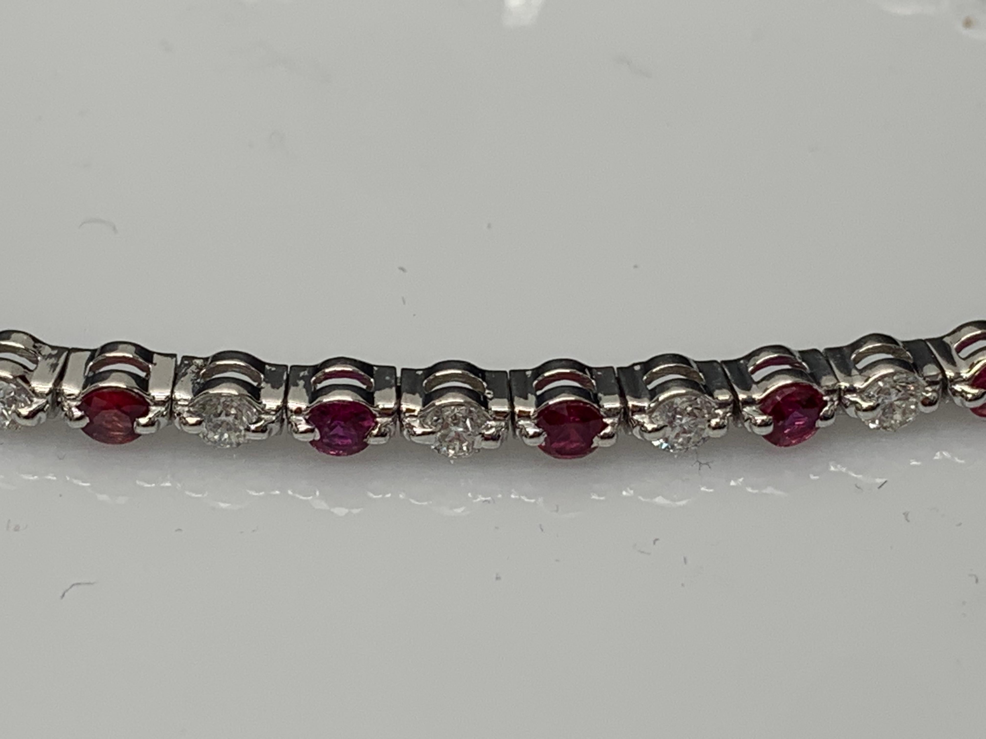 Bracelet Grandeur en or blanc 14 carats avec rubis rond et diamants de 1,98 carat en vente 7