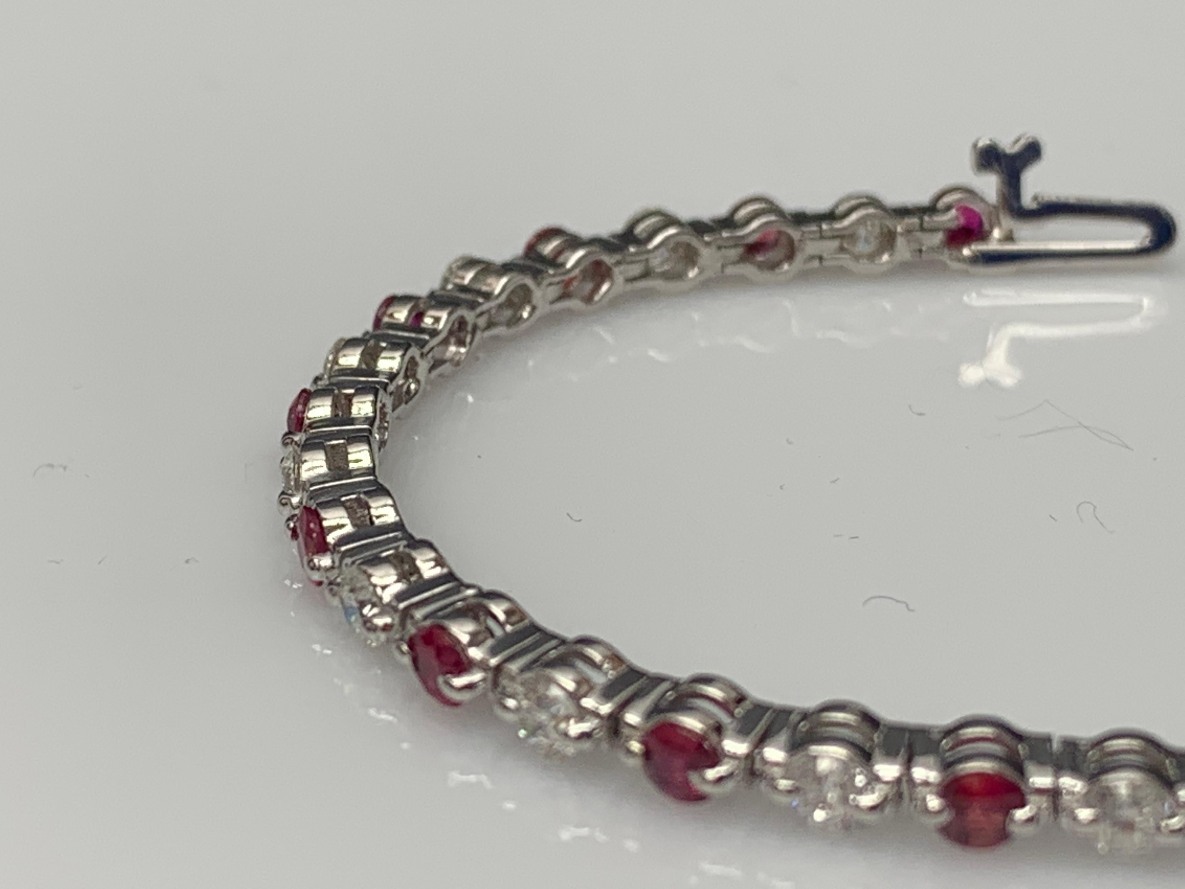 Bracelet Grandeur en or blanc 14 carats avec rubis rond et diamants de 1,98 carat en vente 9