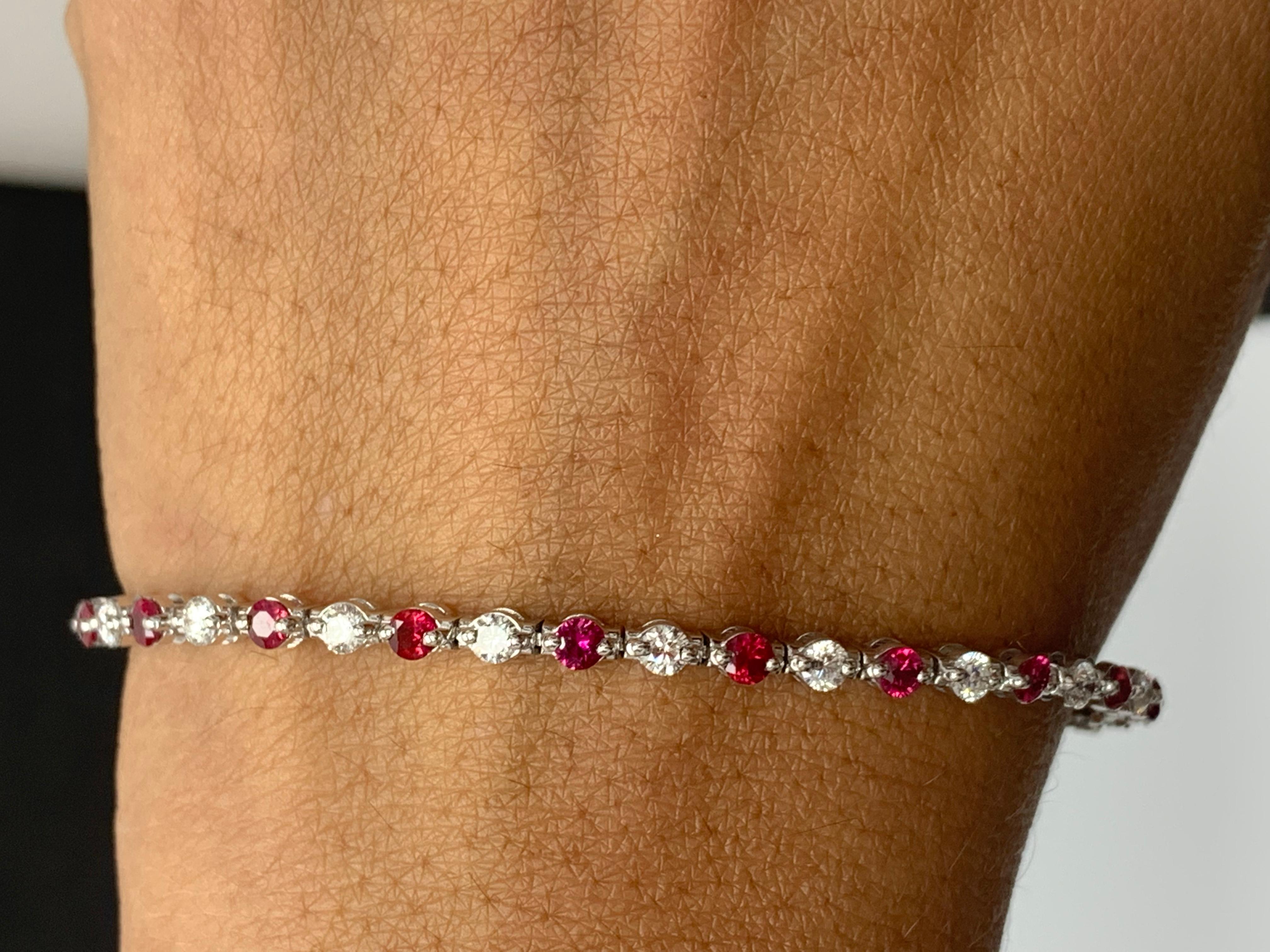 Bracelet Grandeur en or blanc 14 carats avec rubis rond et diamants de 1,98 carat Neuf - En vente à NEW YORK, NY