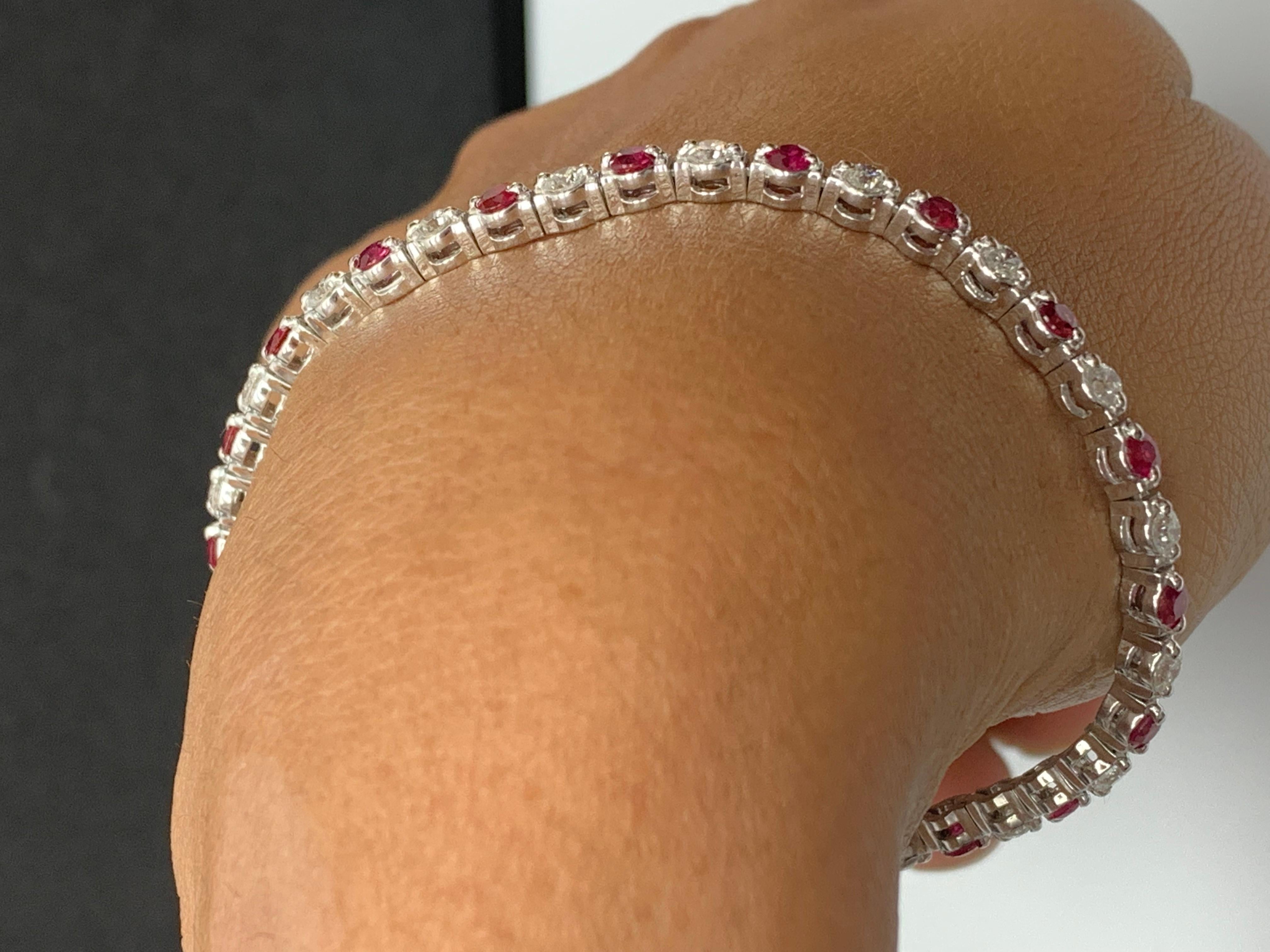 Bracelet Grandeur en or blanc 14 carats avec rubis rond et diamants de 1,98 carat en vente 2