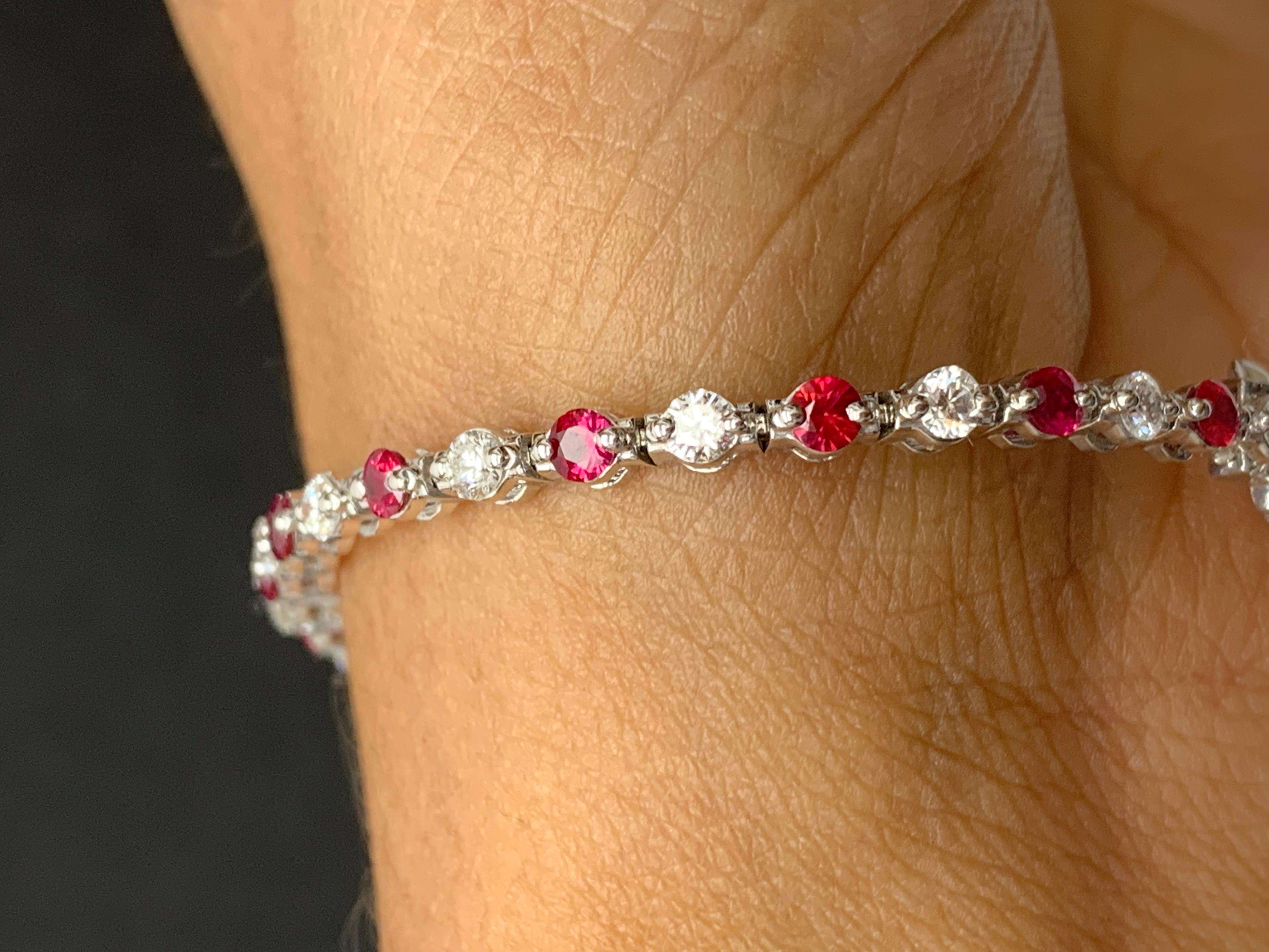 Bracelet Grandeur en or blanc 14 carats avec rubis rond et diamants de 1,98 carat en vente 3