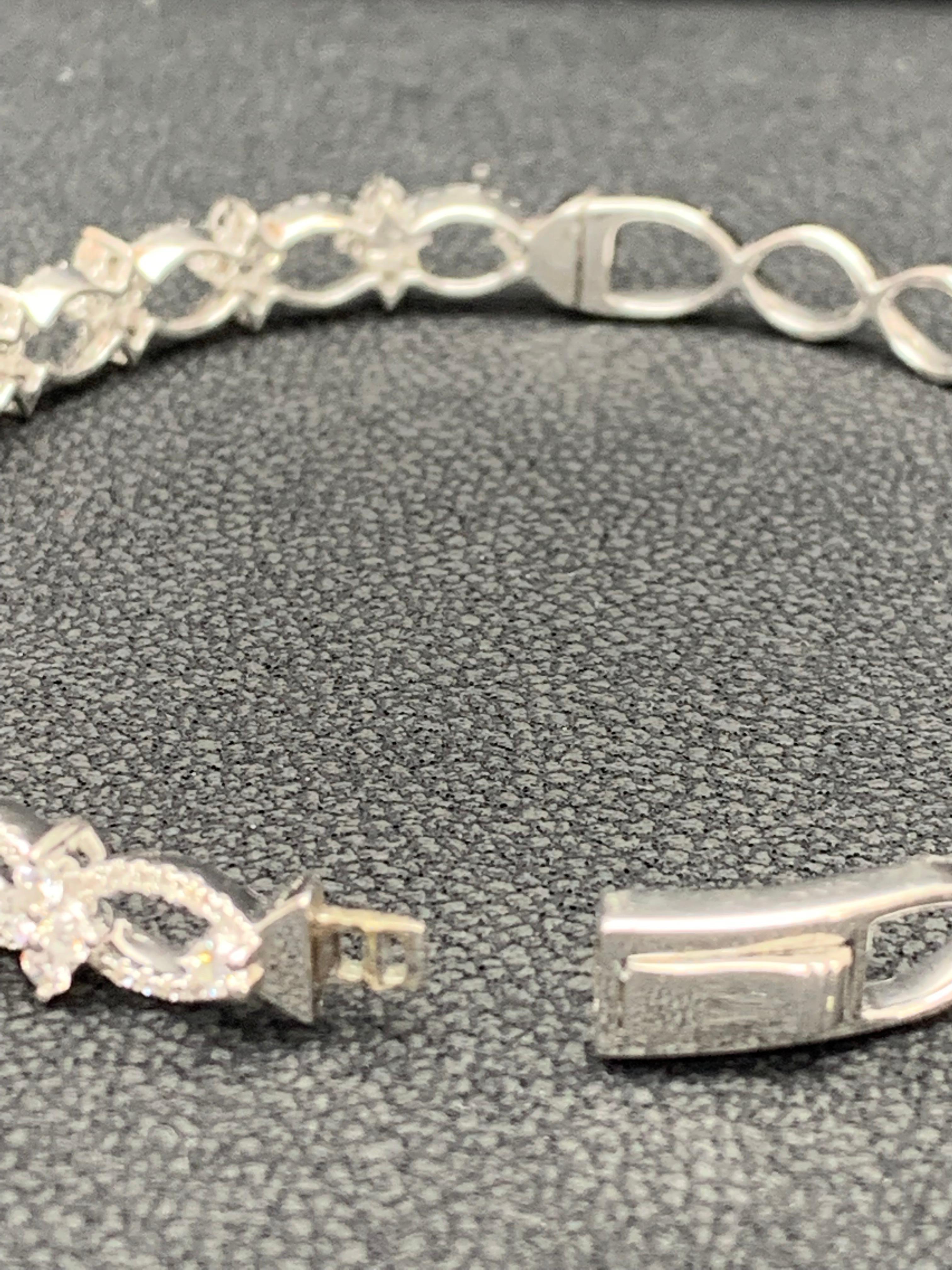 Taille brillant Bracelet jonc à la mode Grandeur en or blanc 18 carats et diamants de 2,00 carats en vente