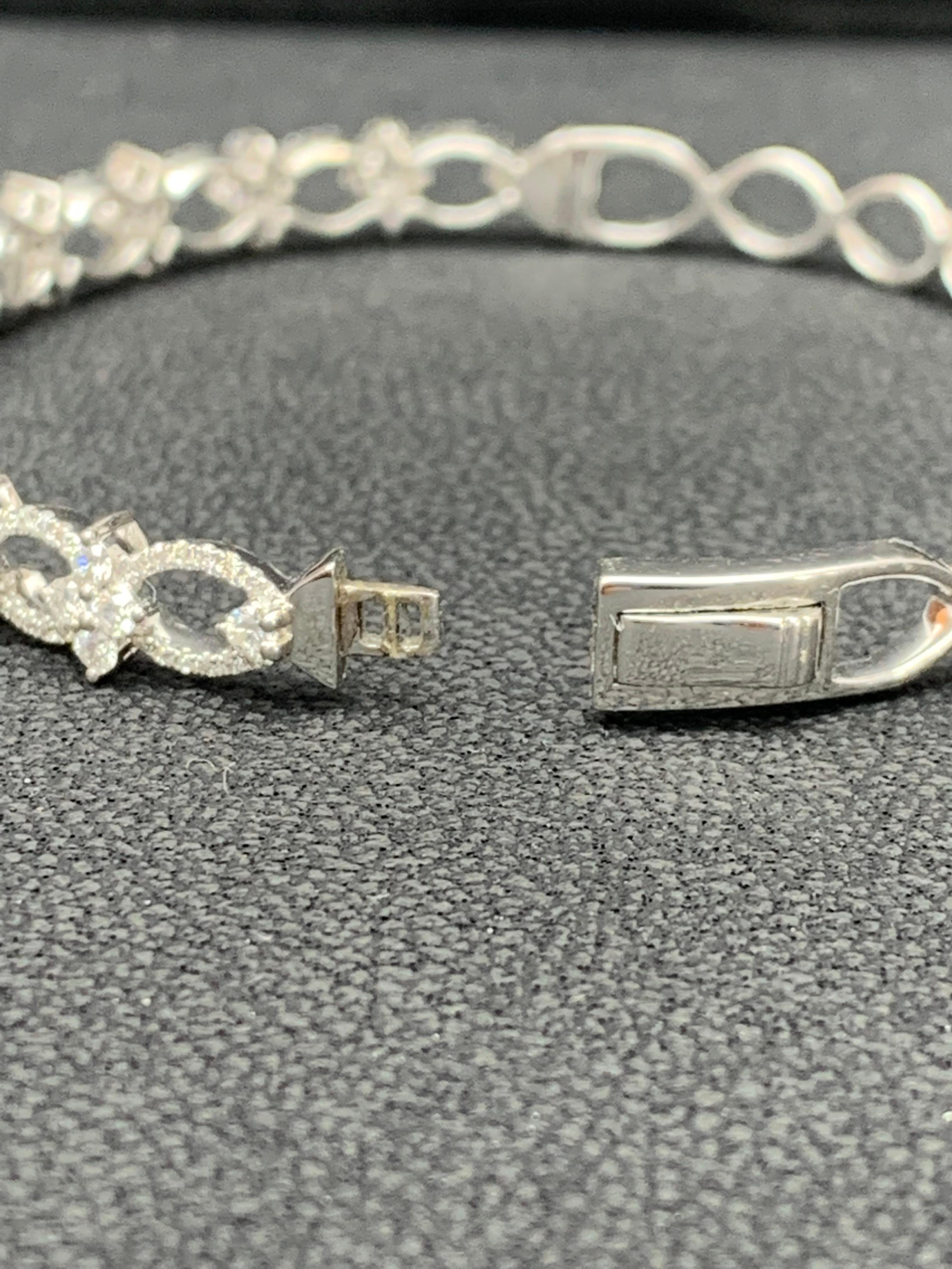 Bracelet jonc à la mode Grandeur en or blanc 18 carats et diamants de 2,00 carats Neuf - En vente à NEW YORK, NY