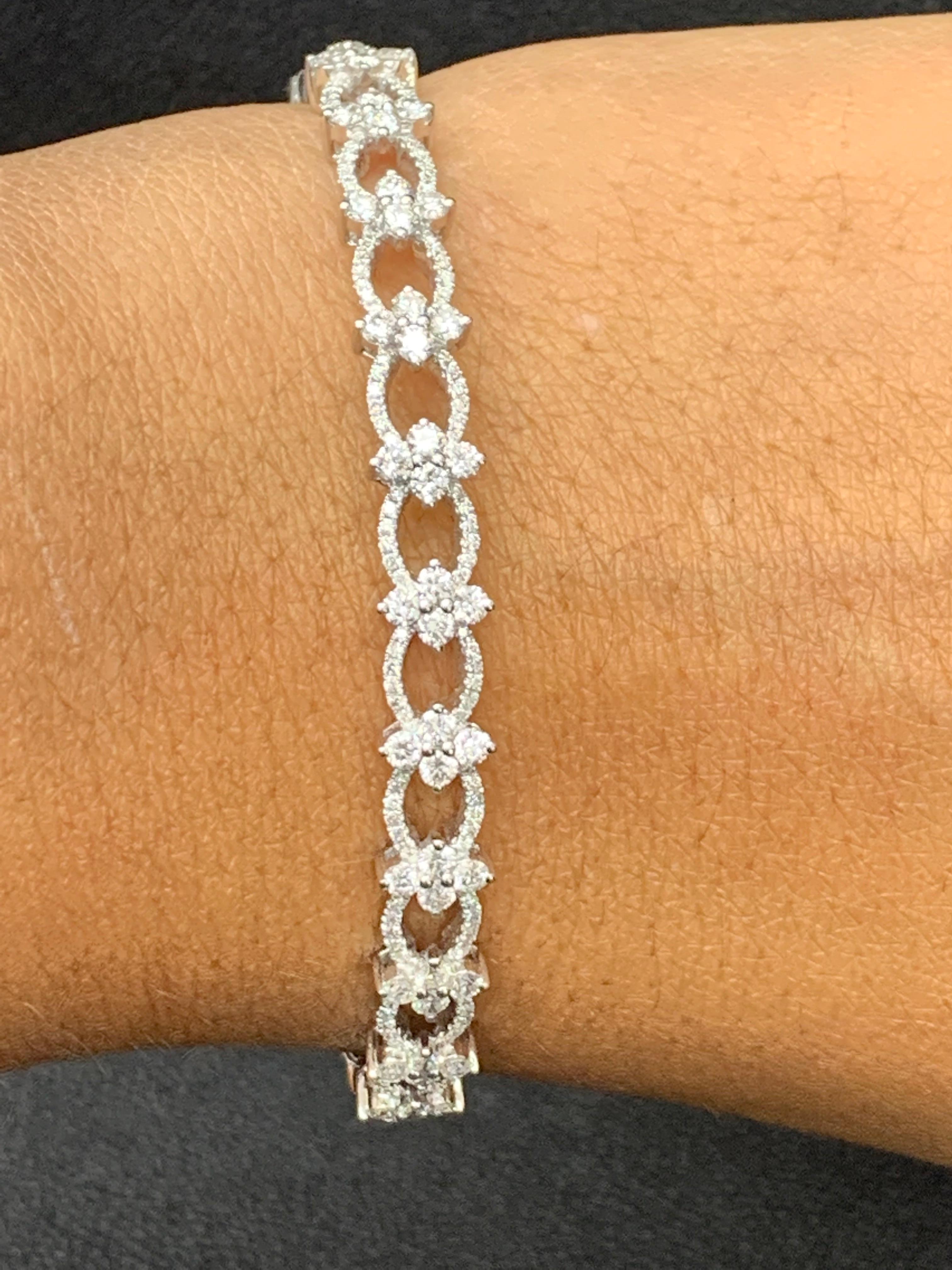 Bracelet jonc à la mode Grandeur en or blanc 18 carats et diamants de 2,00 carats en vente 2