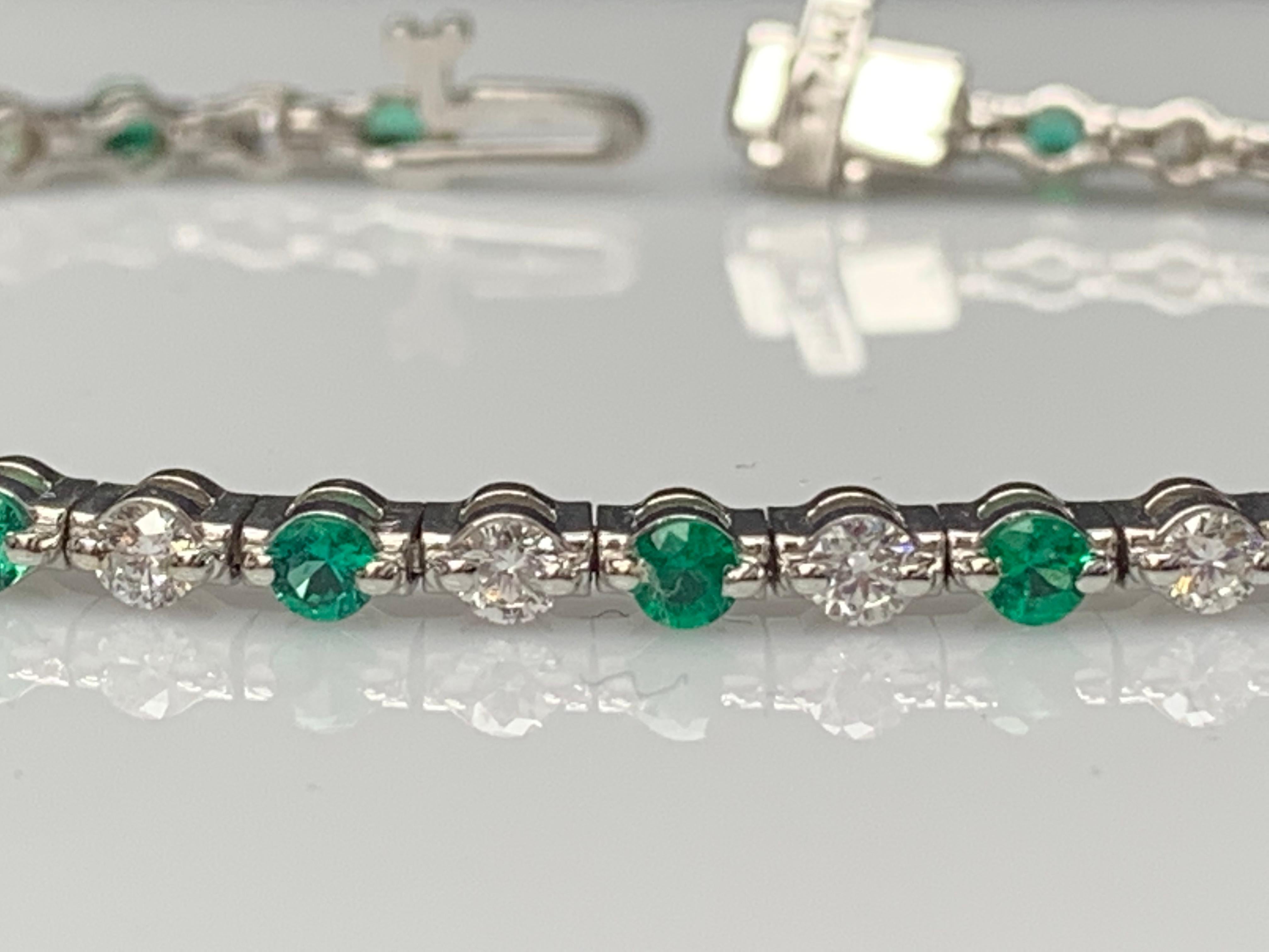 Bracelet Grandeur en or blanc 14 carats avec émeraudes rondes de 2,24 carats et diamants en vente 13