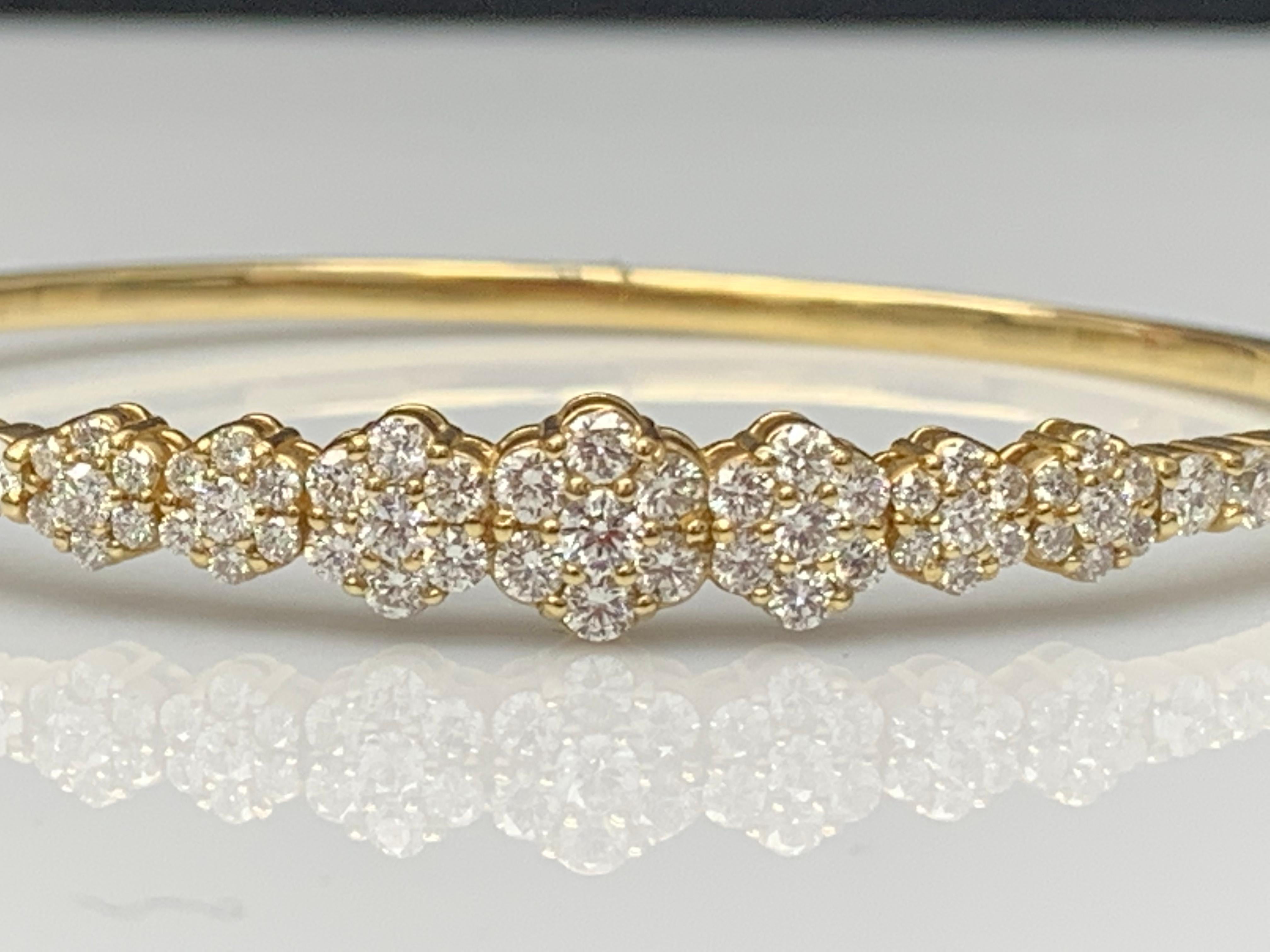 Grandeur 2.54 Carat Brilliant Cut Diamond Bangle in 14K Yellow Gold For Sale 5