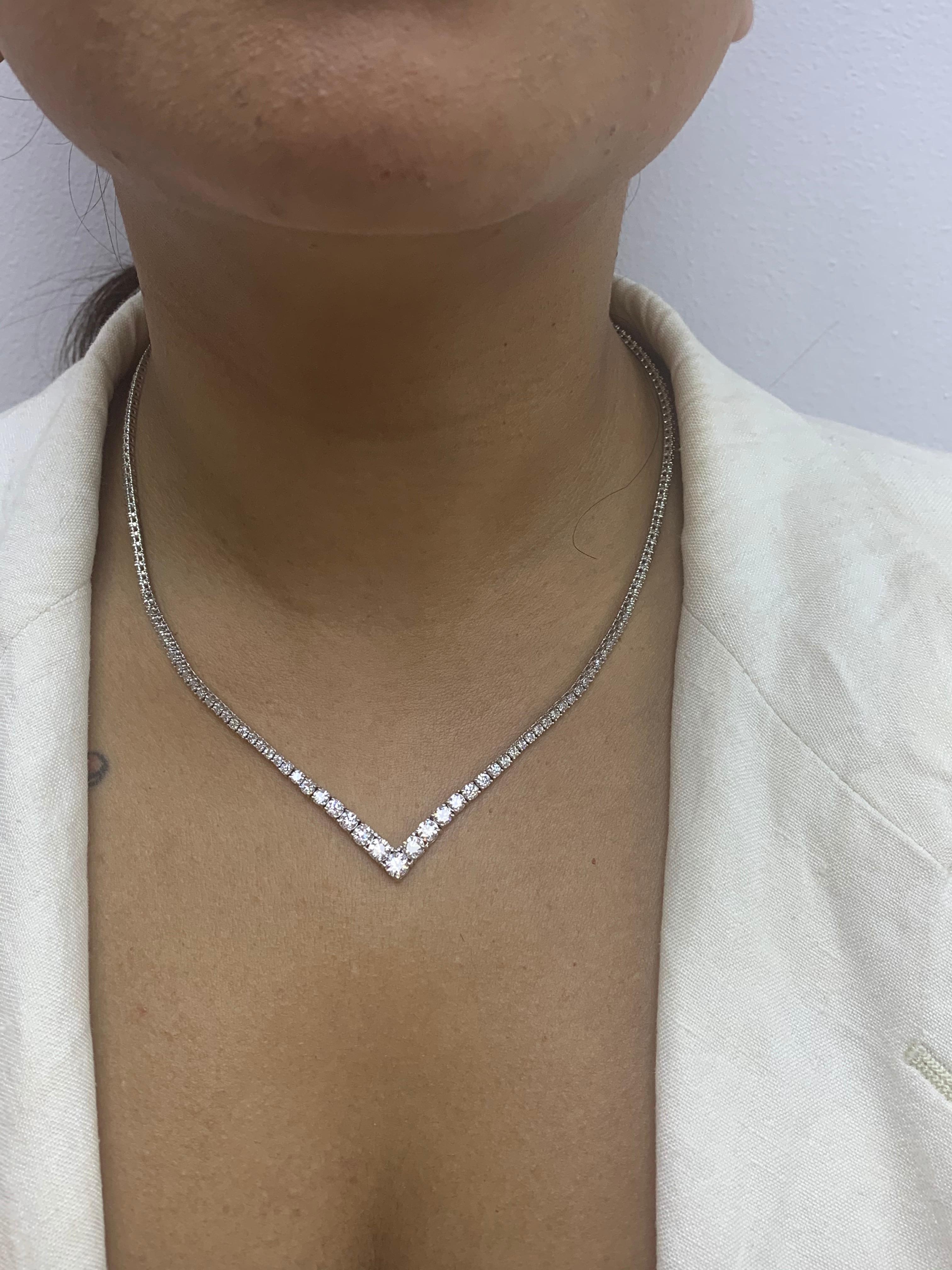 5.05 Carat Round Brilliant Diamond Graduating Necklace in 14K White Gold In New Condition For Sale In NEW YORK, NY