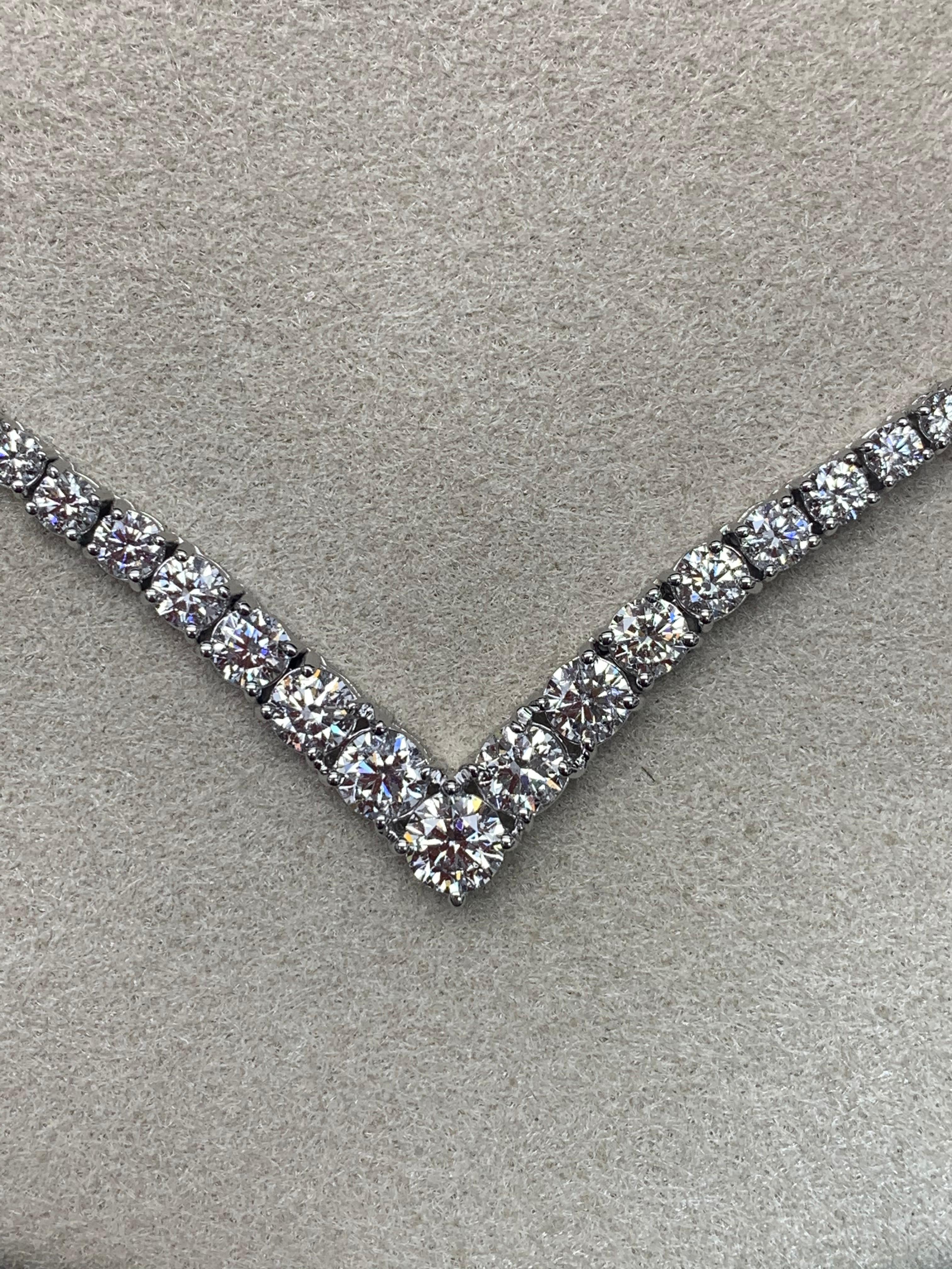 5.05 Carat Round Brilliant Diamond Graduating Necklace in 14K White Gold For Sale 1