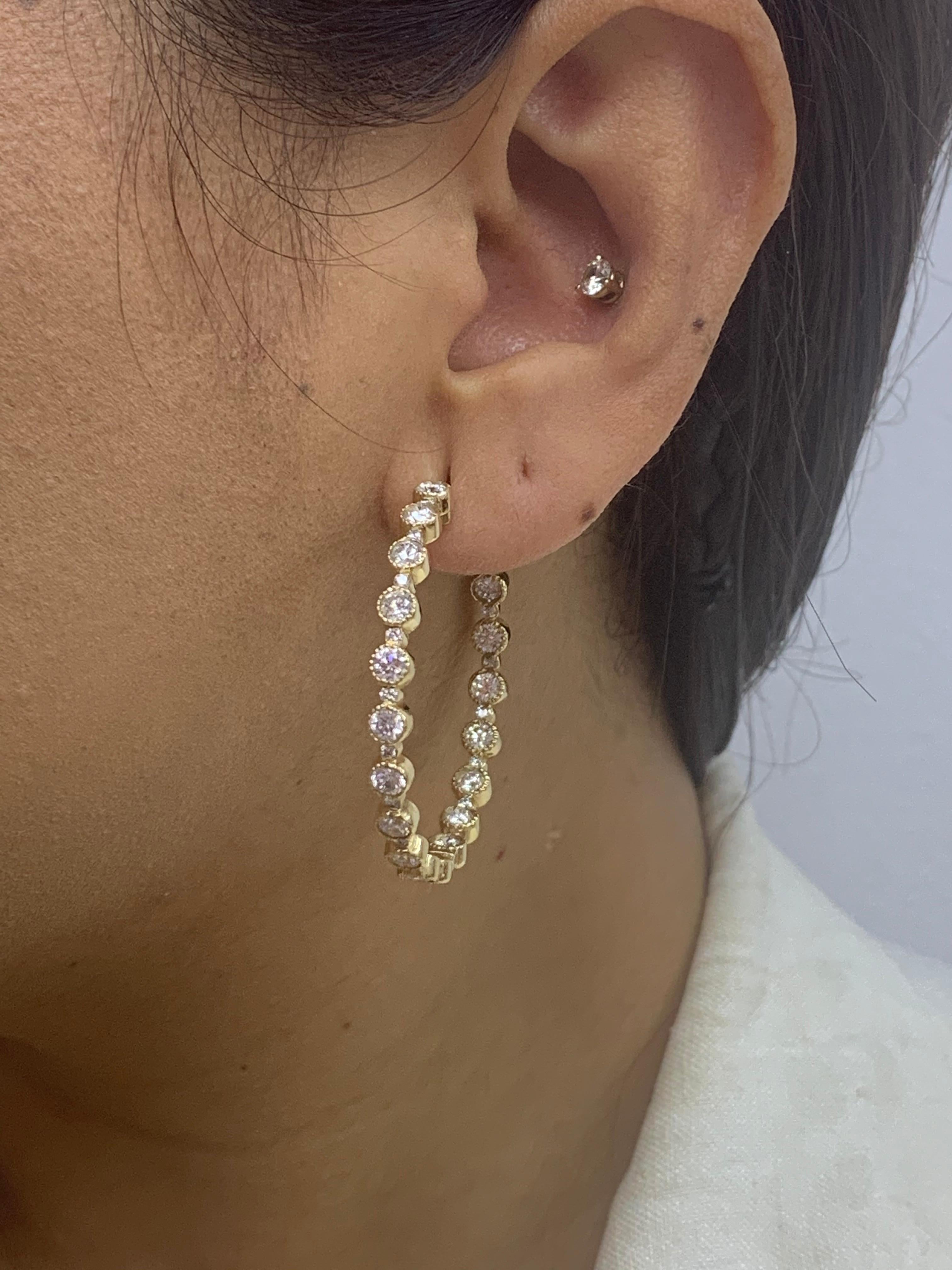 Boucles d'oreilles créoles en or jaune 14 carats avec diamants ronds de 5,57 carats en vente 12