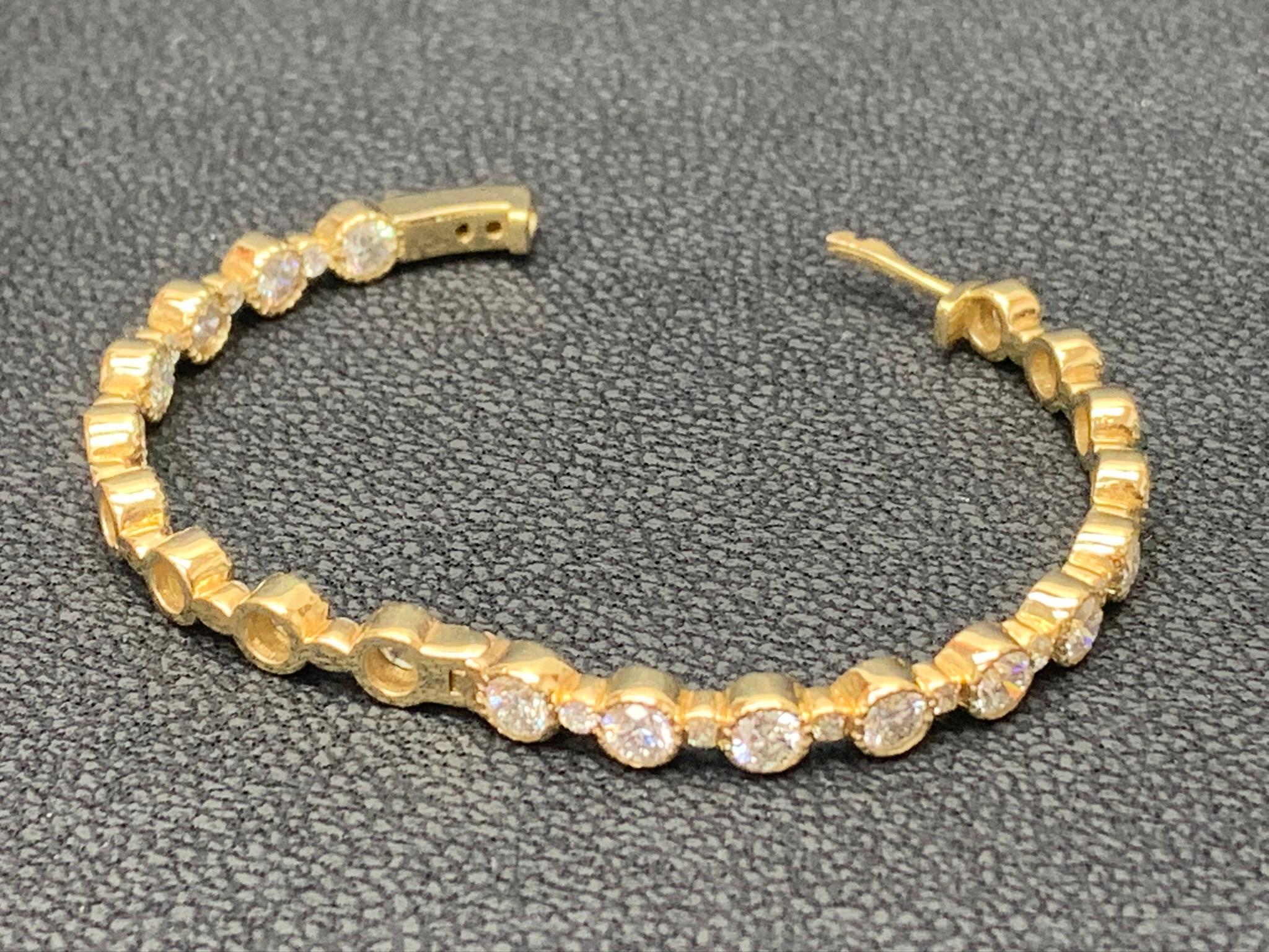 5.57 Carat Round Diamond Hoop Earrings in 14K Yellow Gold In New Condition For Sale In NEW YORK, NY
