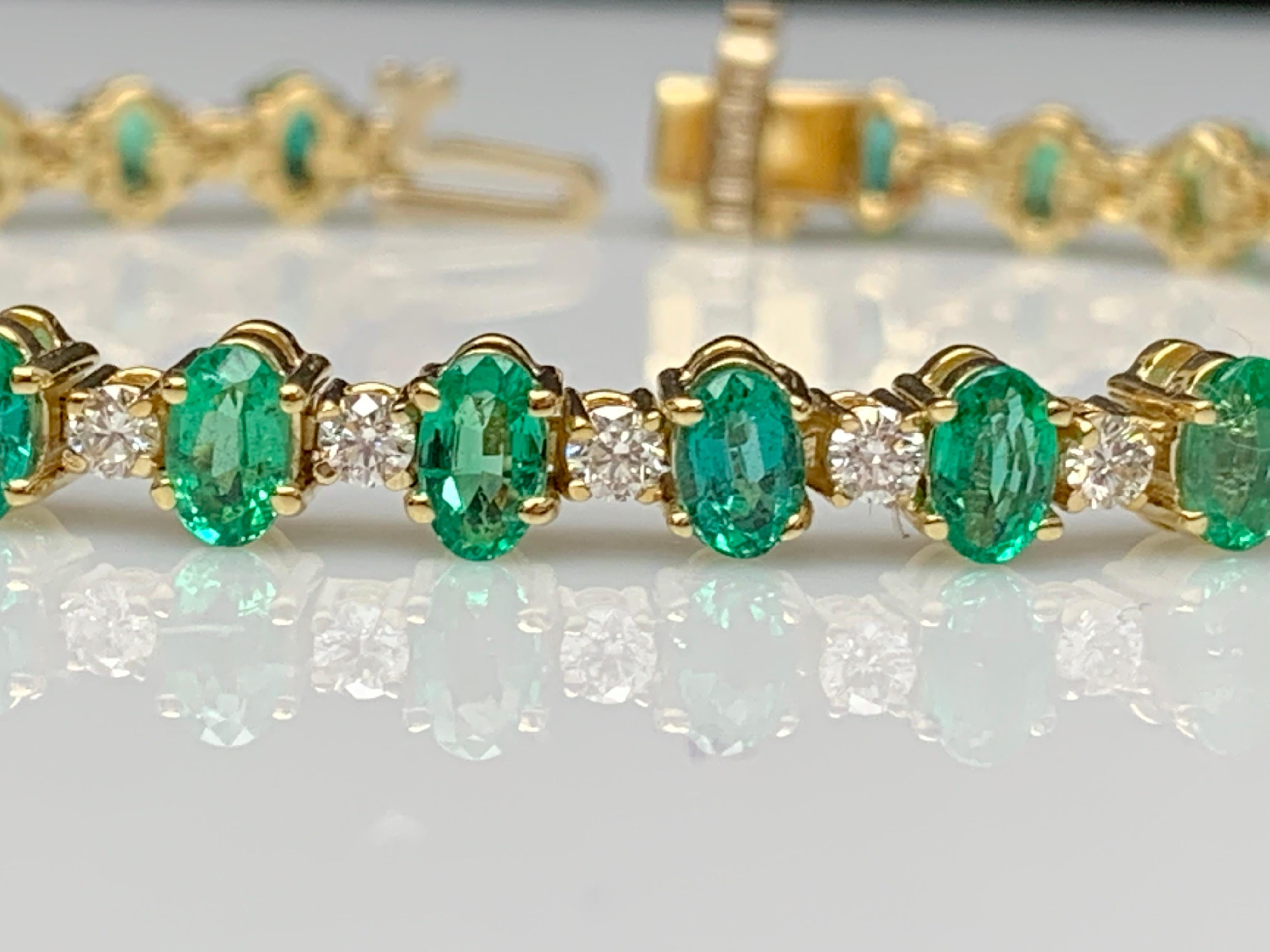 Grandeur 6.30 Carats Oval Cut Emeralds and Diamond Bracelet in 14k Yellow Gold For Sale 5
