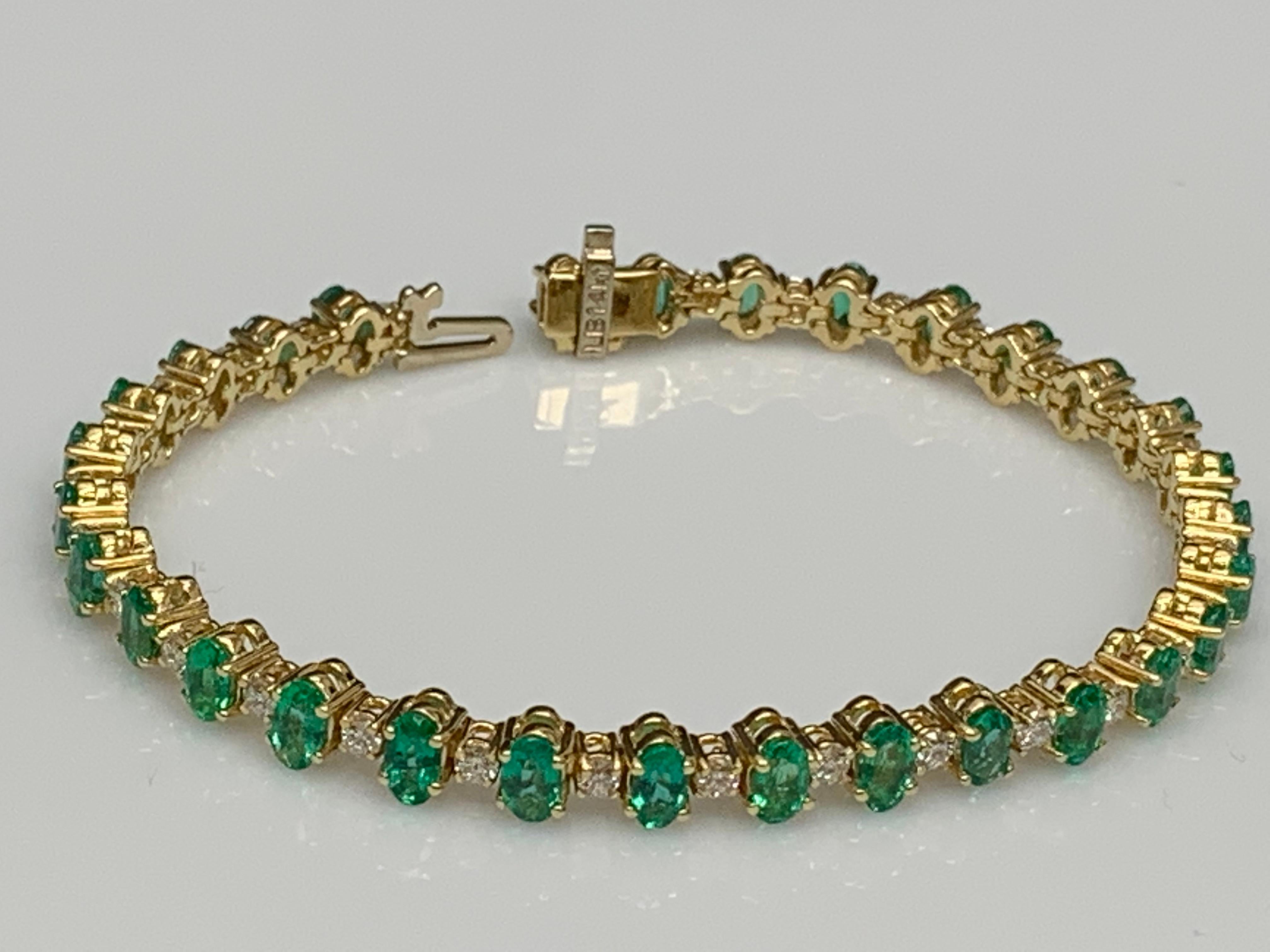 Grandeur 6.30 Carats Oval Cut Emeralds and Diamond Bracelet in 14k Yellow Gold For Sale 10