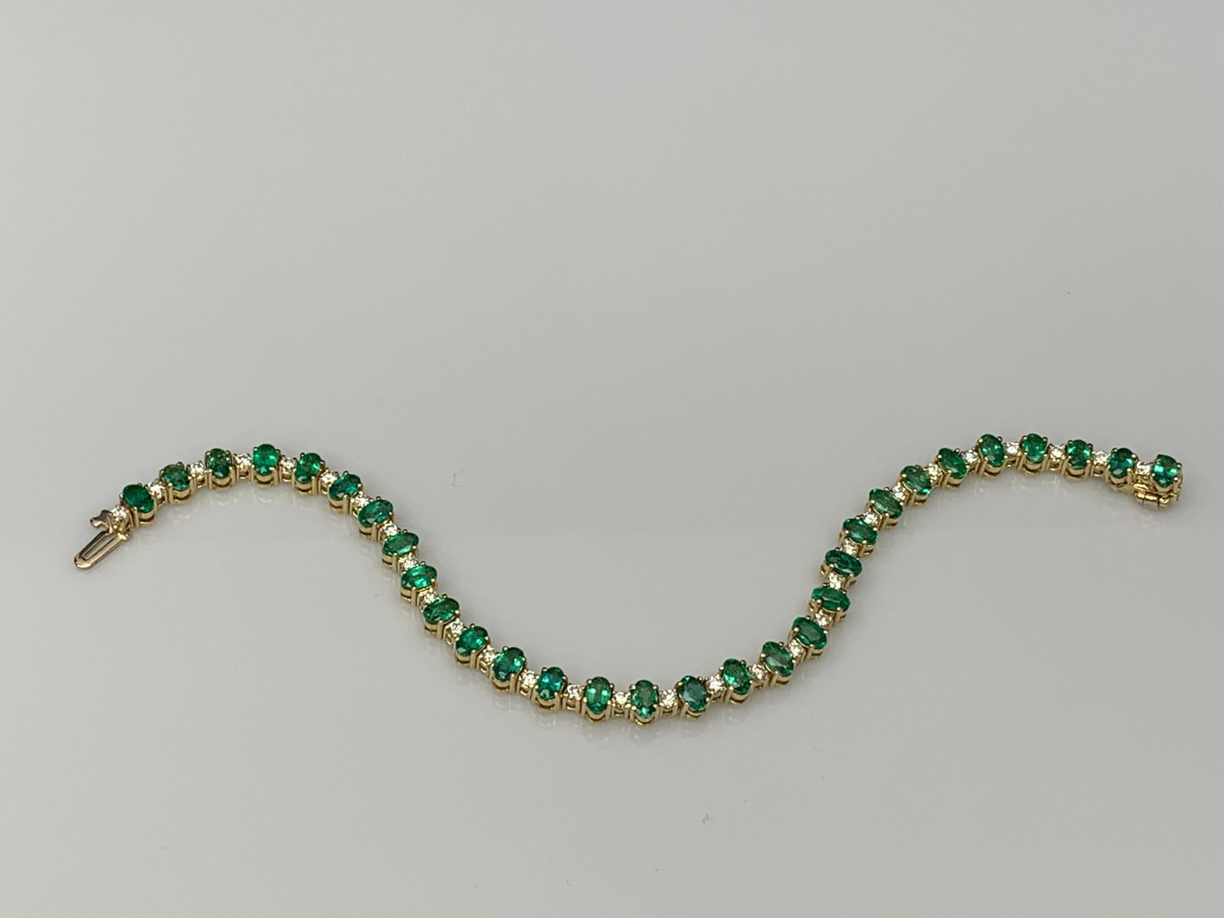Grandeur 6.30 Carats Oval Cut Emeralds and Diamond Bracelet in 14k Yellow Gold For Sale 11