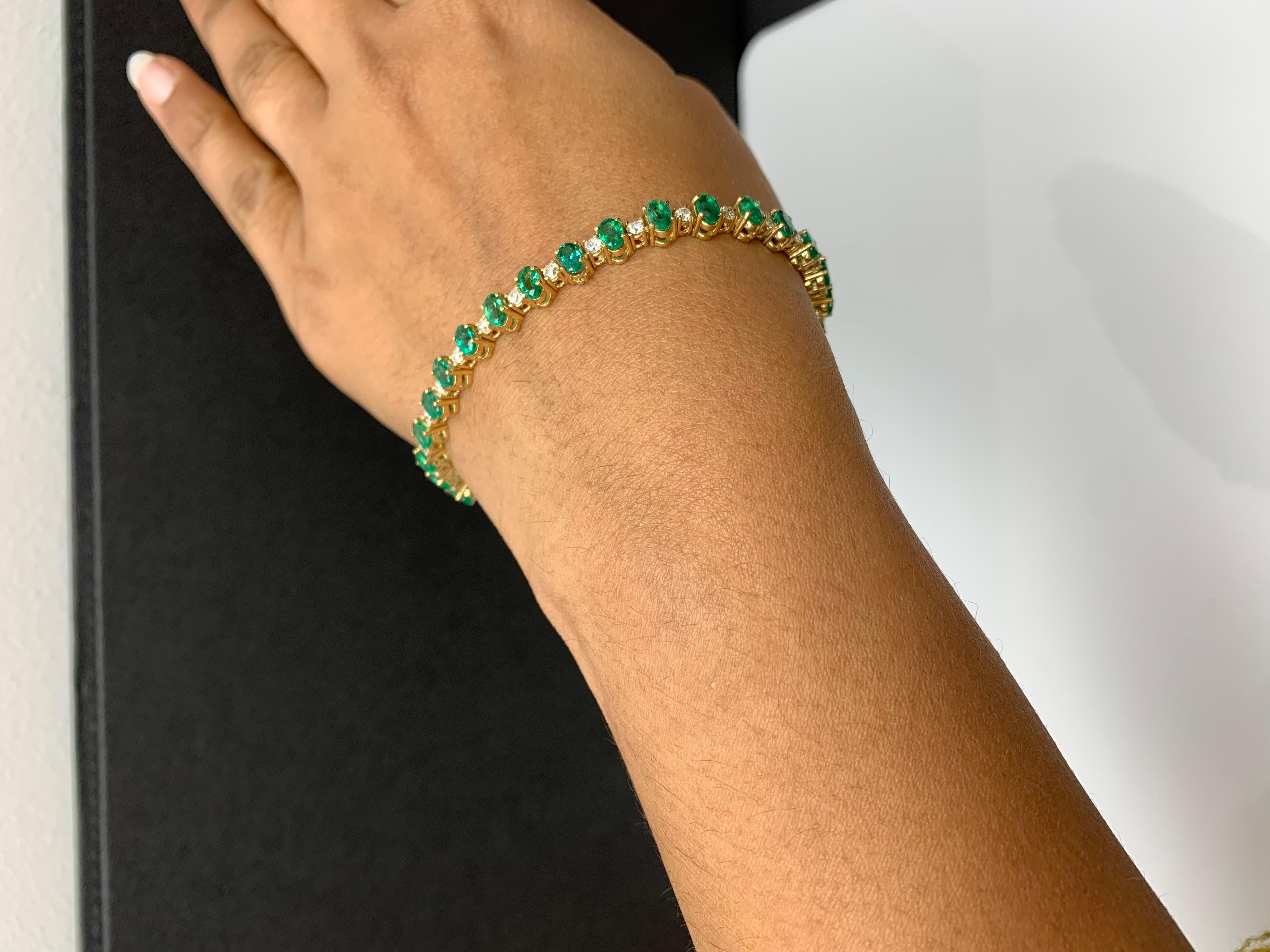 Grandeur 6.30 Carats Oval Cut Emeralds and Diamond Bracelet in 14k Yellow Gold In New Condition For Sale In NEW YORK, NY