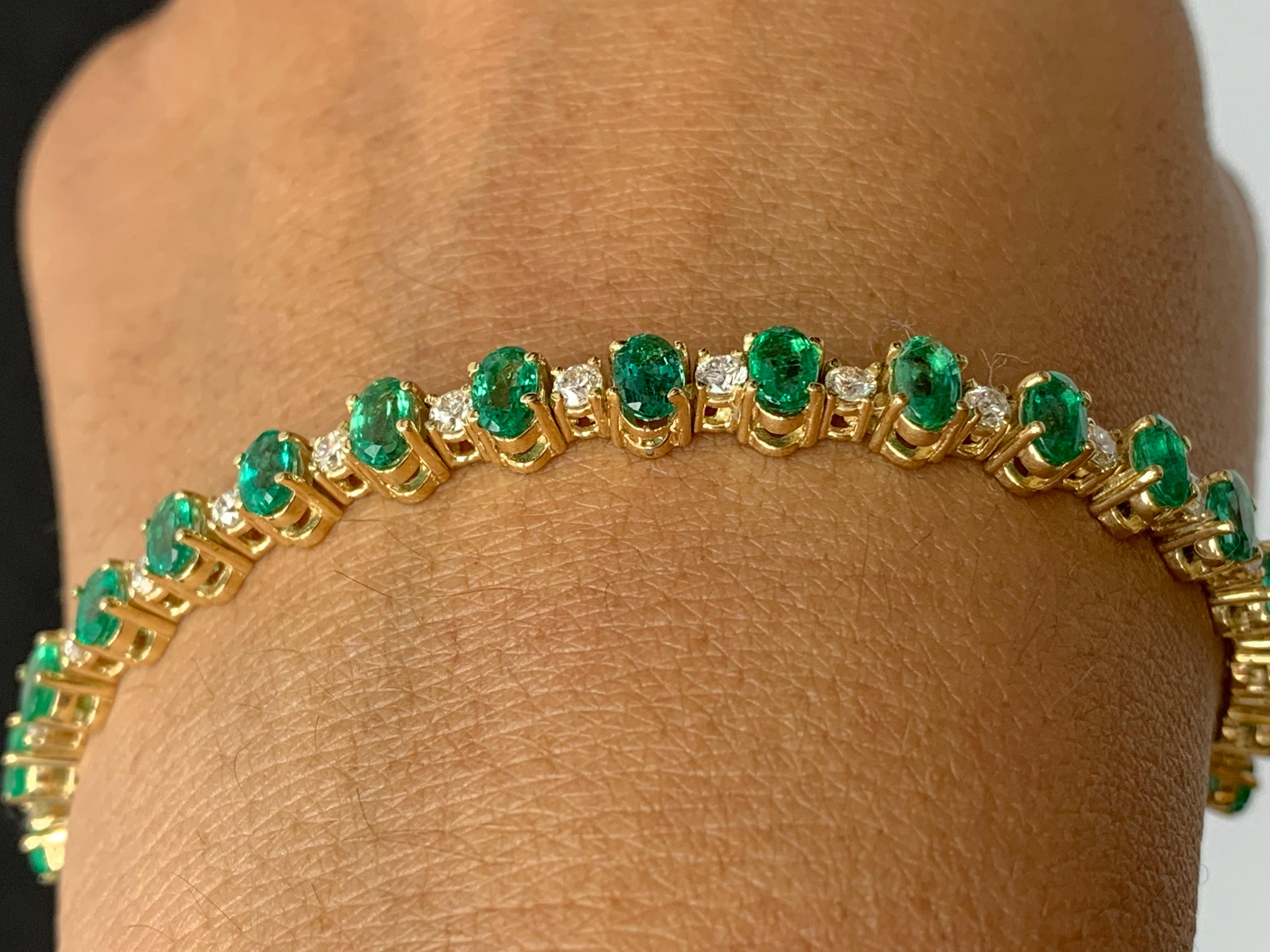 Grandeur 6.30 Carats Oval Cut Emeralds and Diamond Bracelet in 14k Yellow Gold For Sale 2