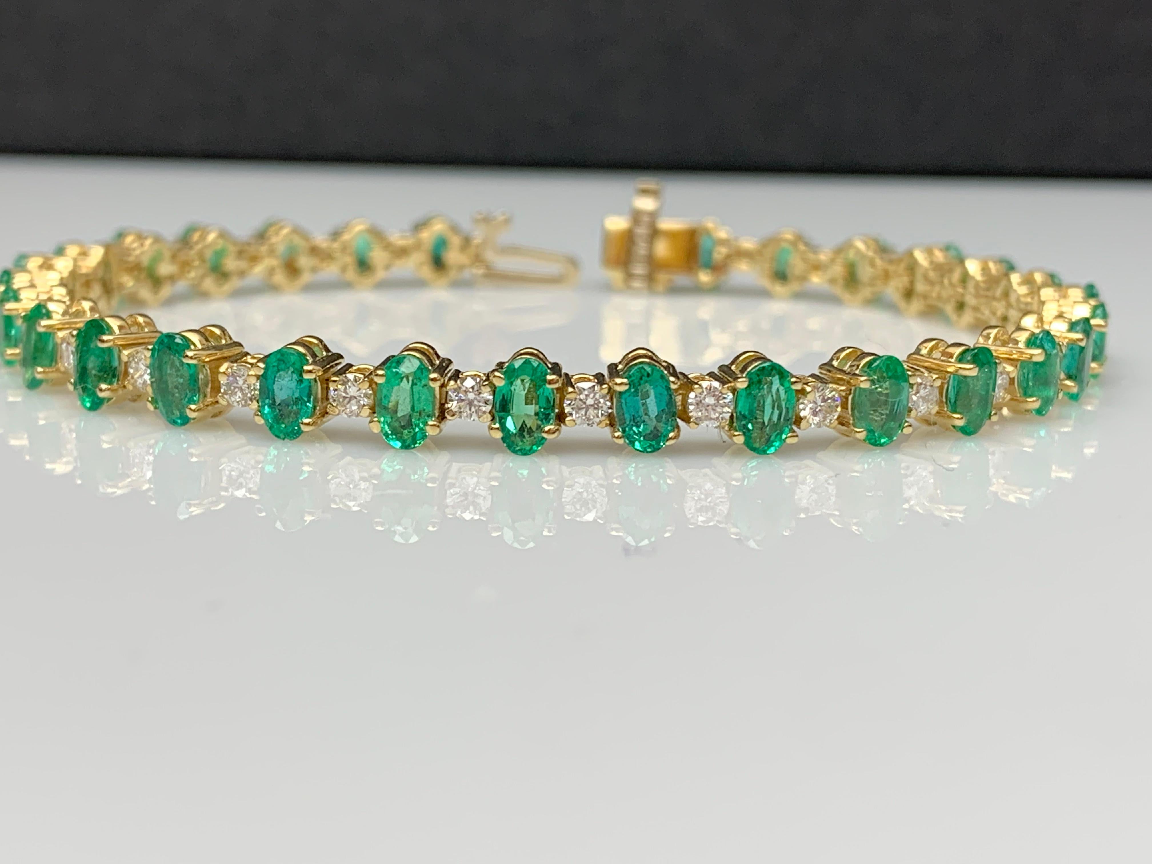 Grandeur 6.30 Carats Oval Cut Emeralds and Diamond Bracelet in 14k Yellow Gold For Sale 4