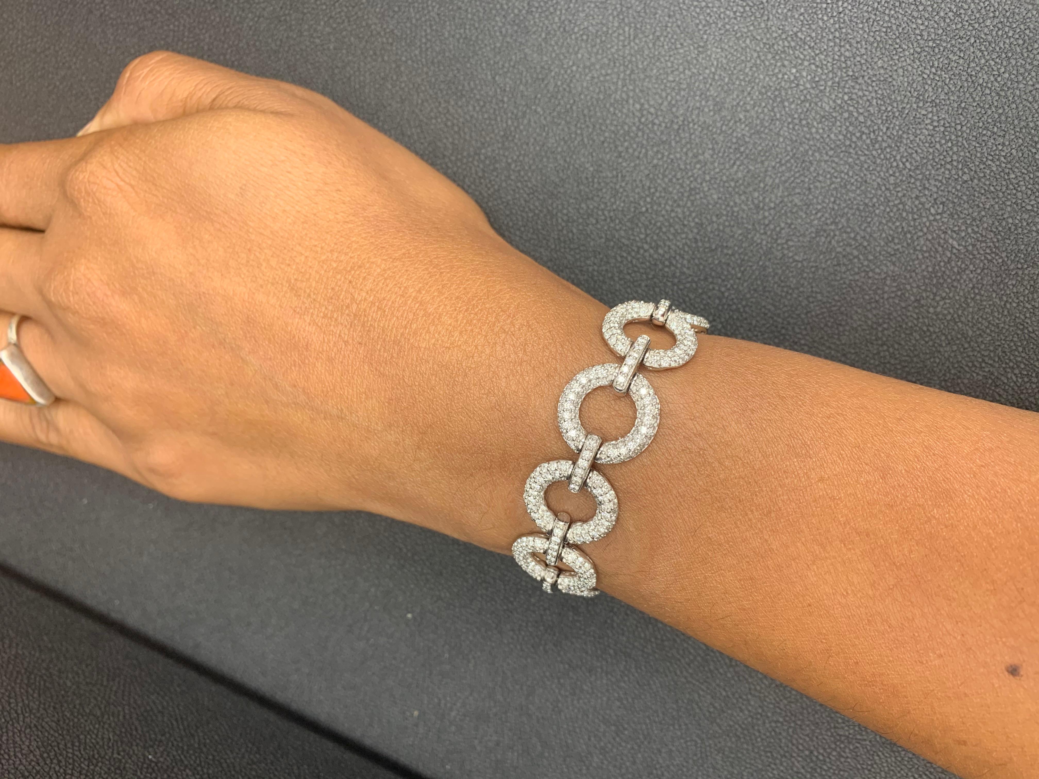 Bracelet en or blanc 18 carats avec diamants de 7,71 carats en vente 4