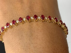 Bracciale Grandeur con rubini e diamanti taglio ovale da 9,27 carati in oro giallo 14k
